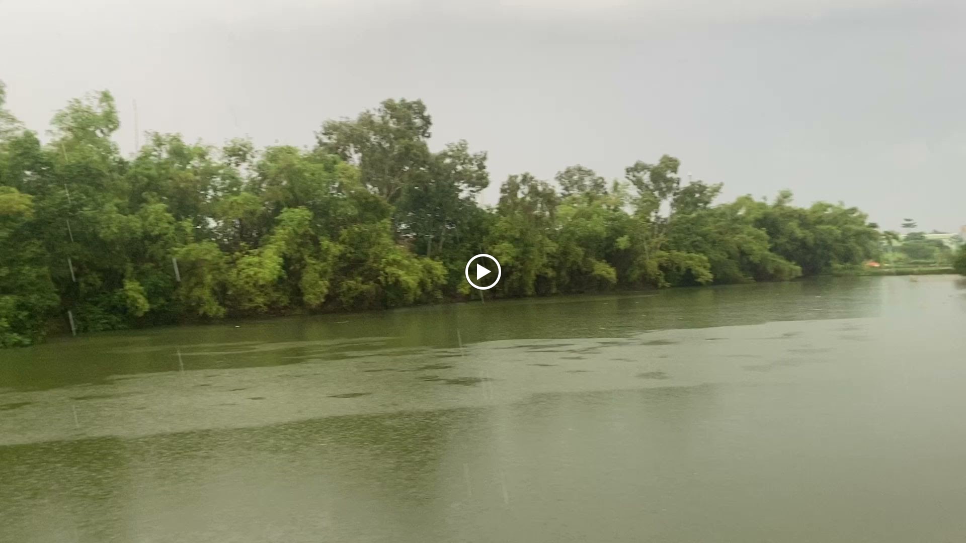 Bãi gửi xe - Sân bóng Nội bài- Bia hơi Hà Nội