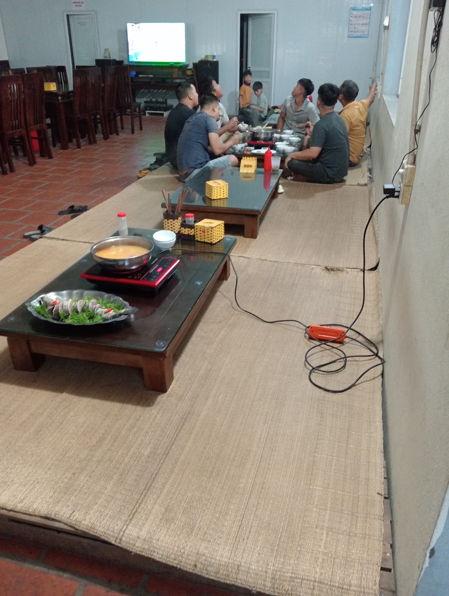 Gà Tươi Quán chờ