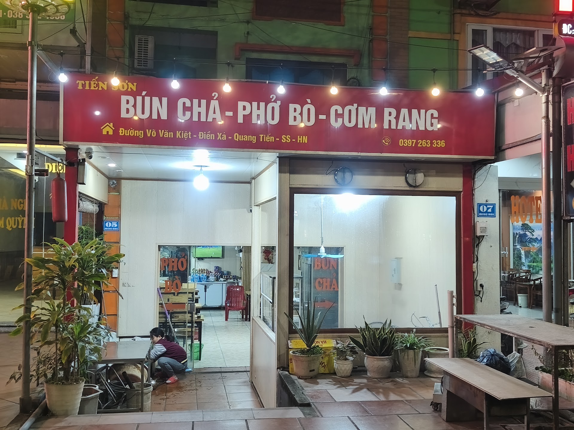 Tiến Sơn Bún Chả - Phở Bò - Cơm Rang