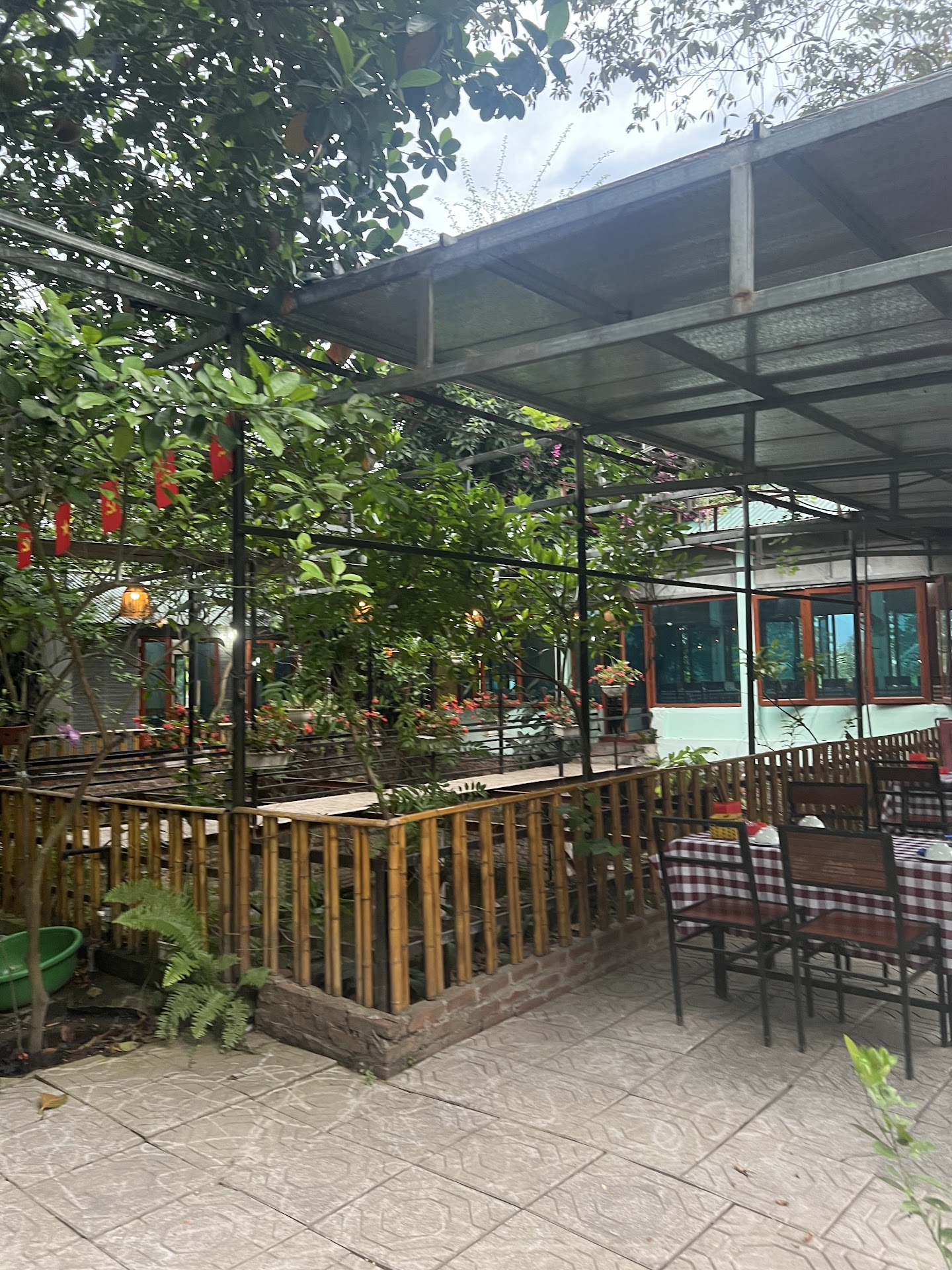 Nhà Hàng Diệu Anh