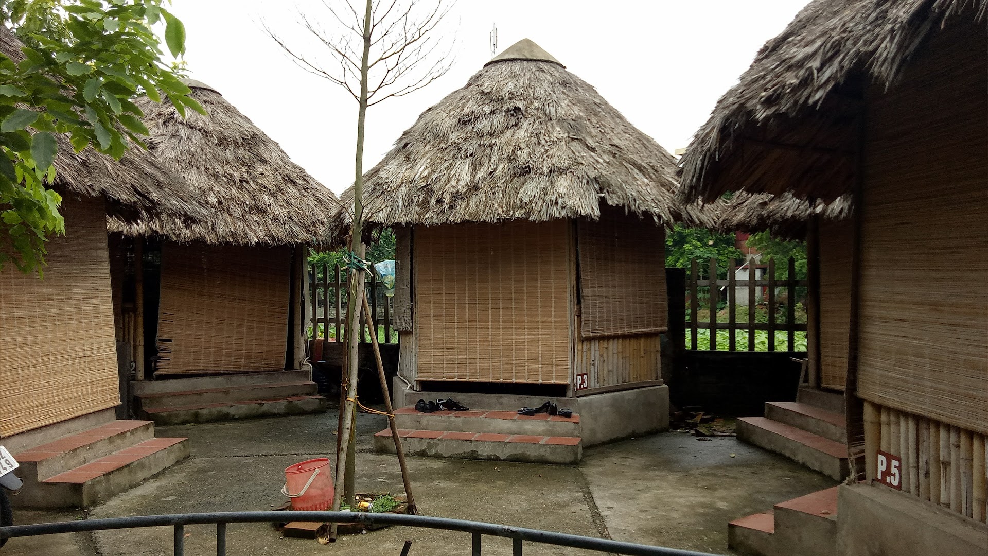 Nhà Hàng Gà Nướng Nhị Xiên