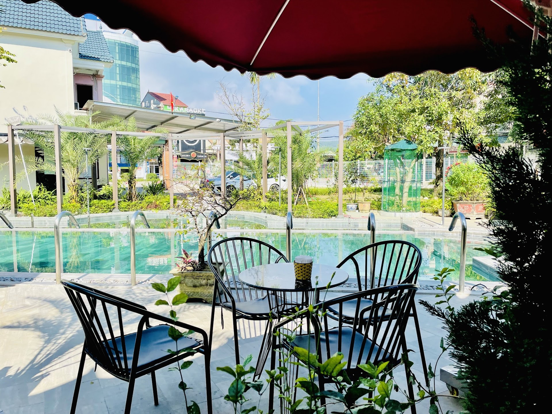 Cà phê sân vườn bể bơi POOL KAFE'