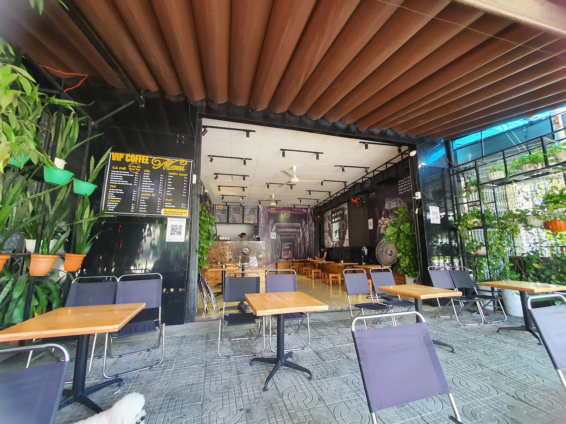 VIP COFFEE HOUSE - 25 Le Van Hien