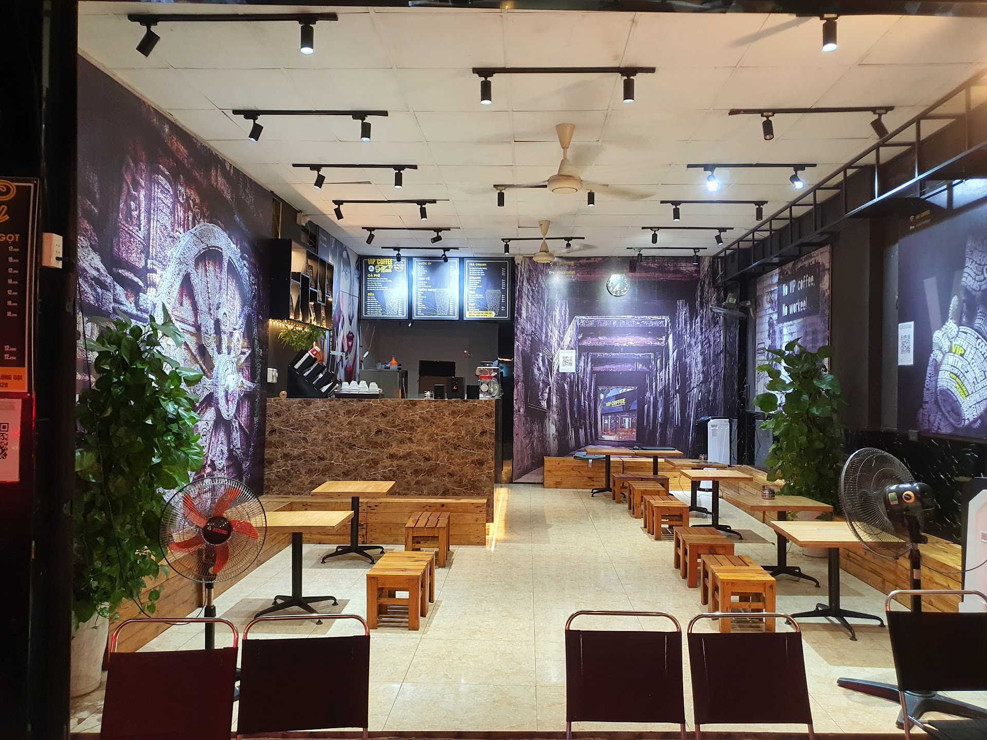 VIP COFFEE HOUSE - 25 Le Van Hien