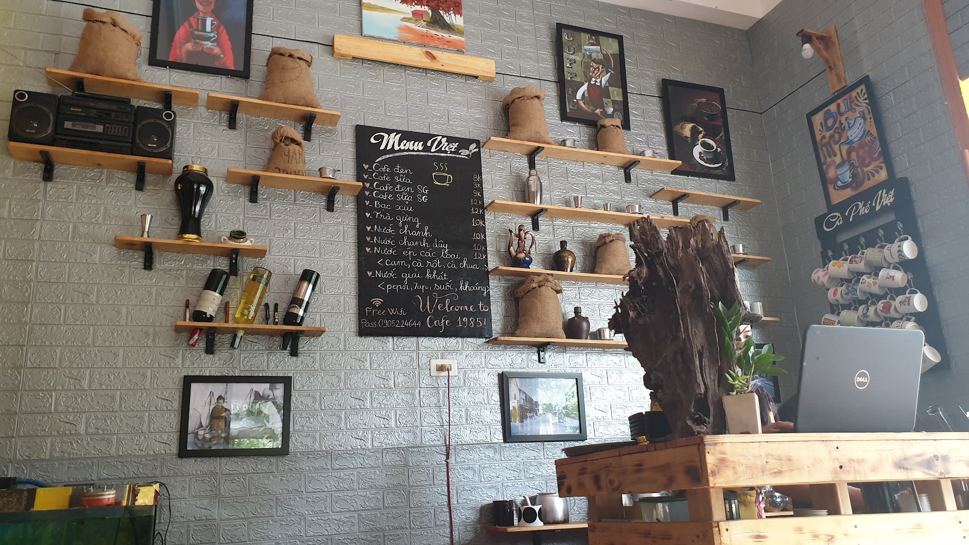 Tiệm cà phê 1985