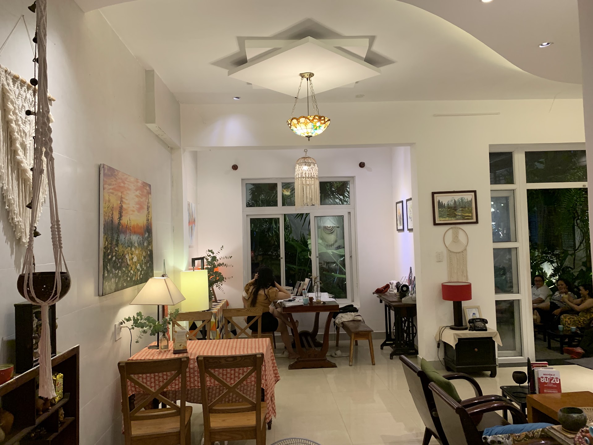 Evolight cafe (cafe dễ thương)