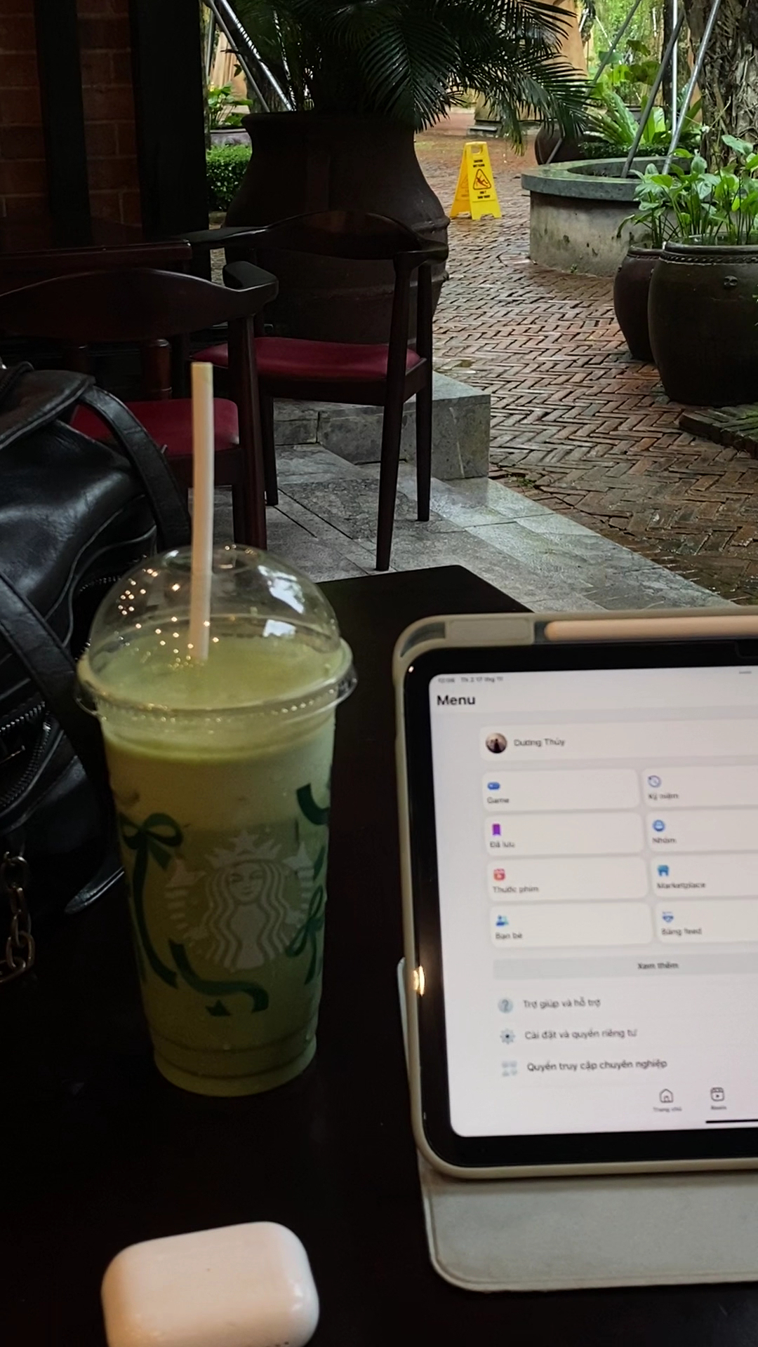 Starbucks Ba Na Main Gate