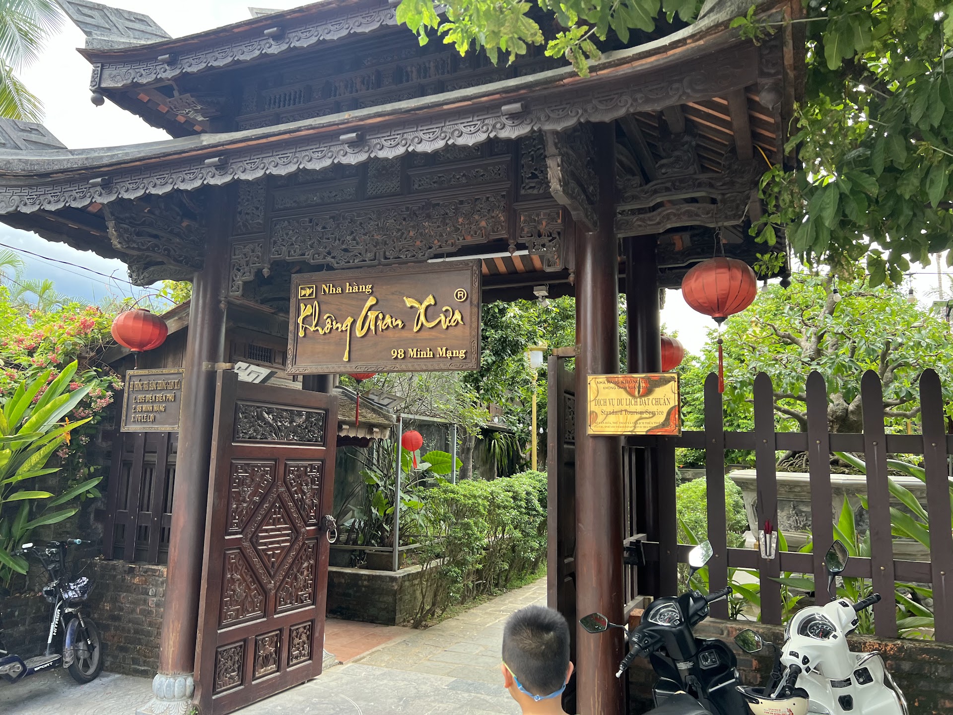 Nhà Hàng Không Gian Xưa