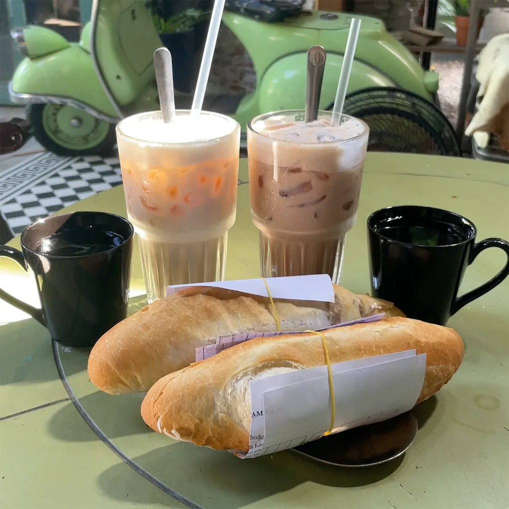 Tiệm Cà Phê Ô Cửa Sổ