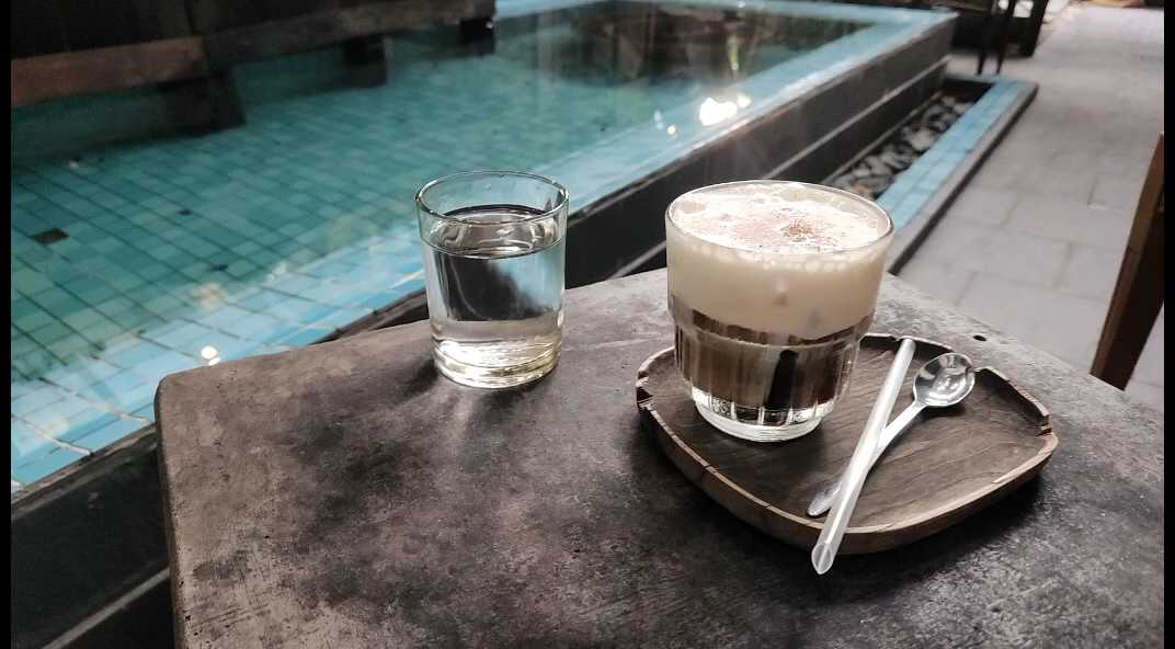 Tiệm Cà Phê Ô Cửa Sổ