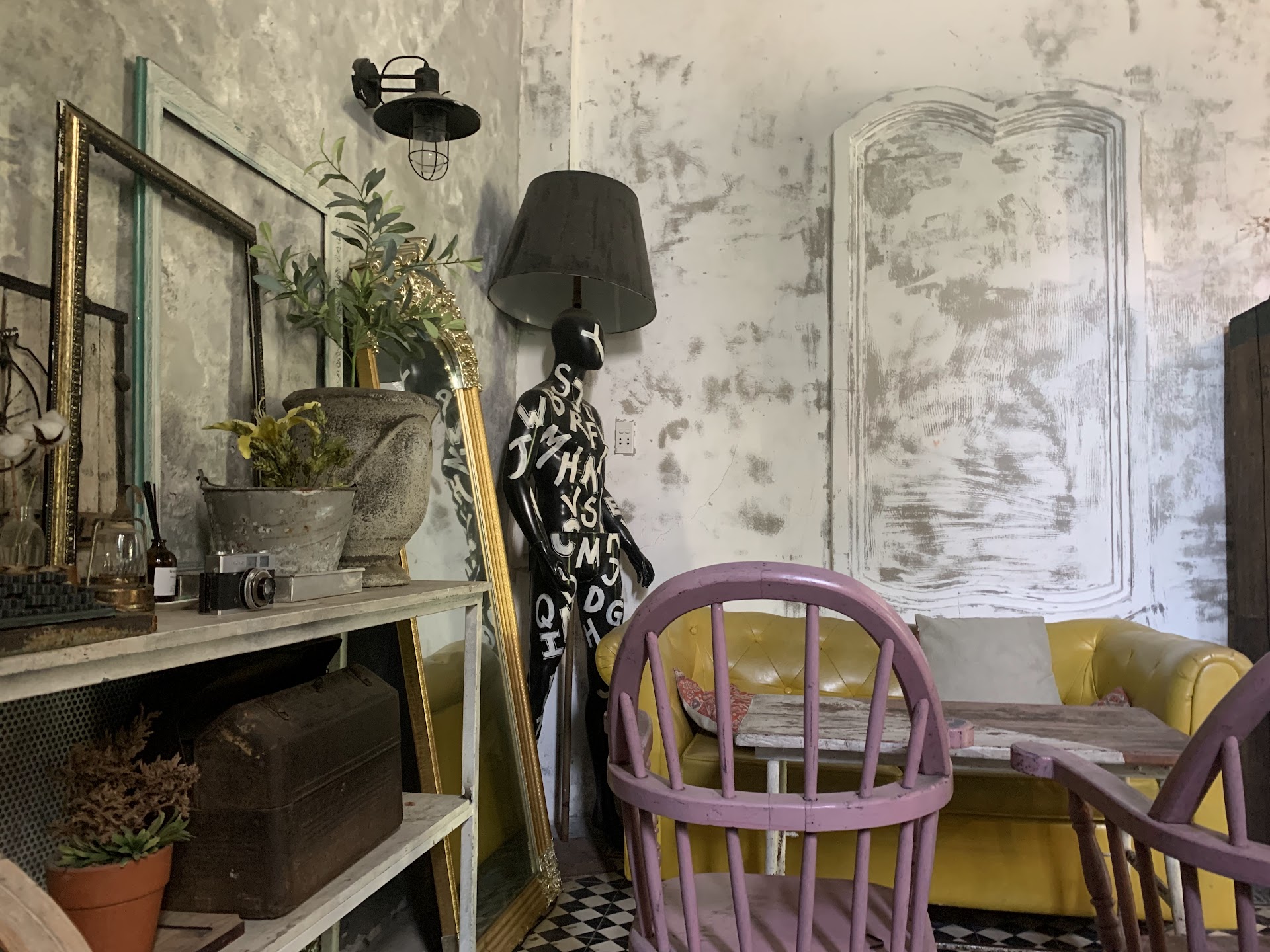 Tiệm Cà Phê Ô Cửa Sổ