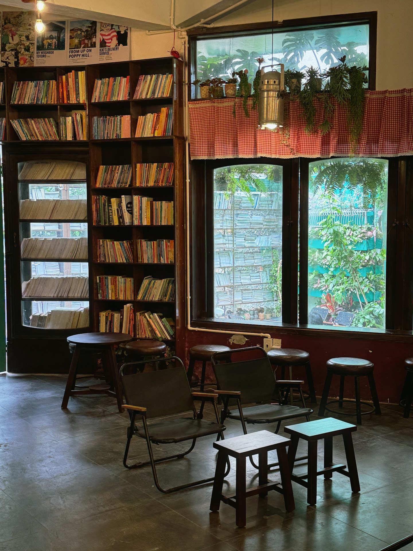 Cá Coffee and Books