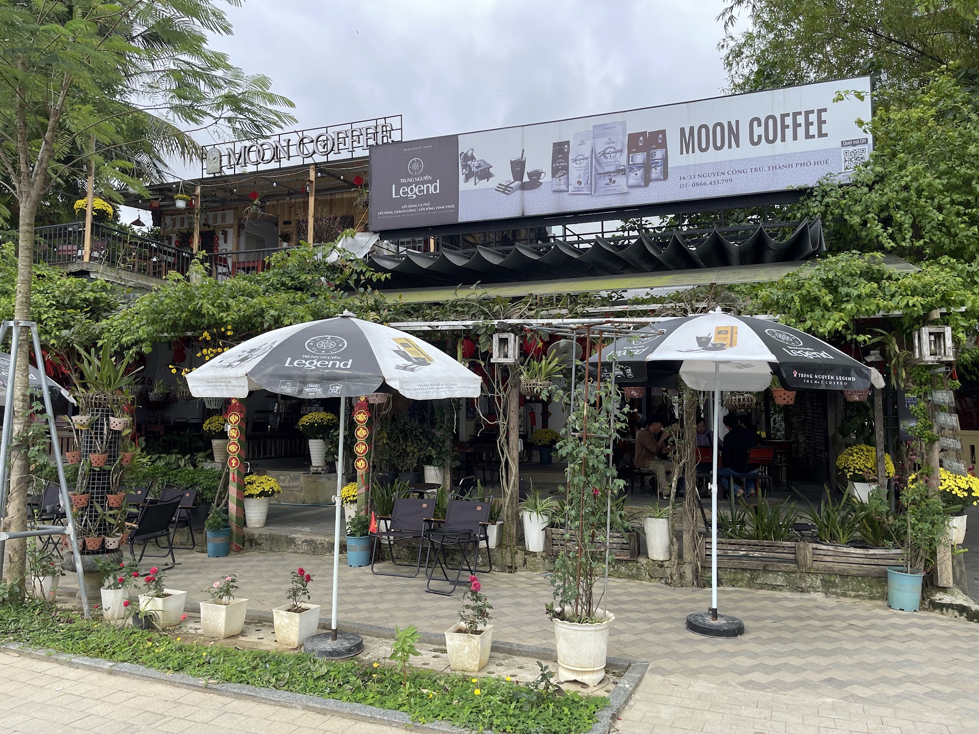 Moon Cafe
