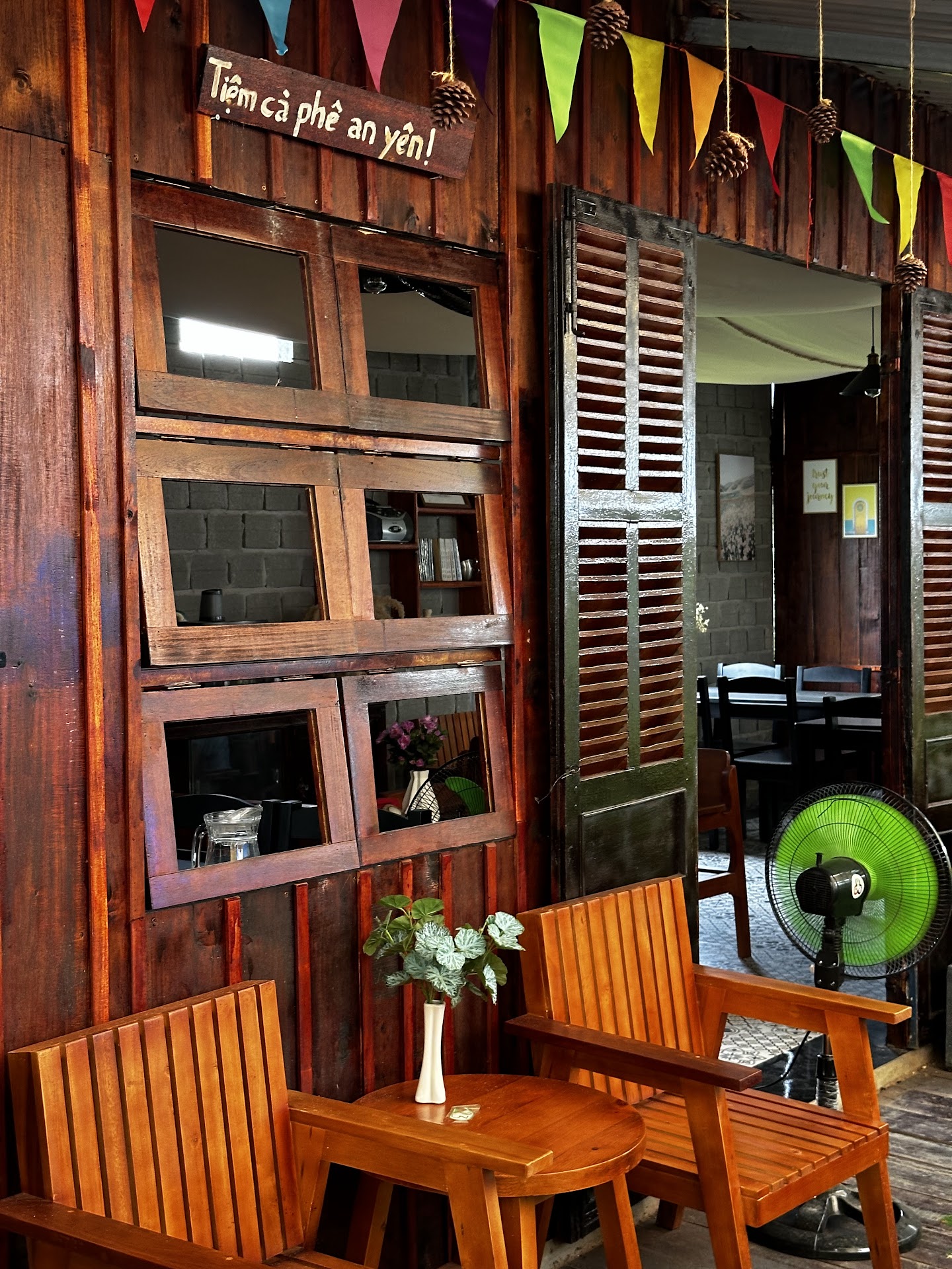 Tiệm cà phê An Yên
