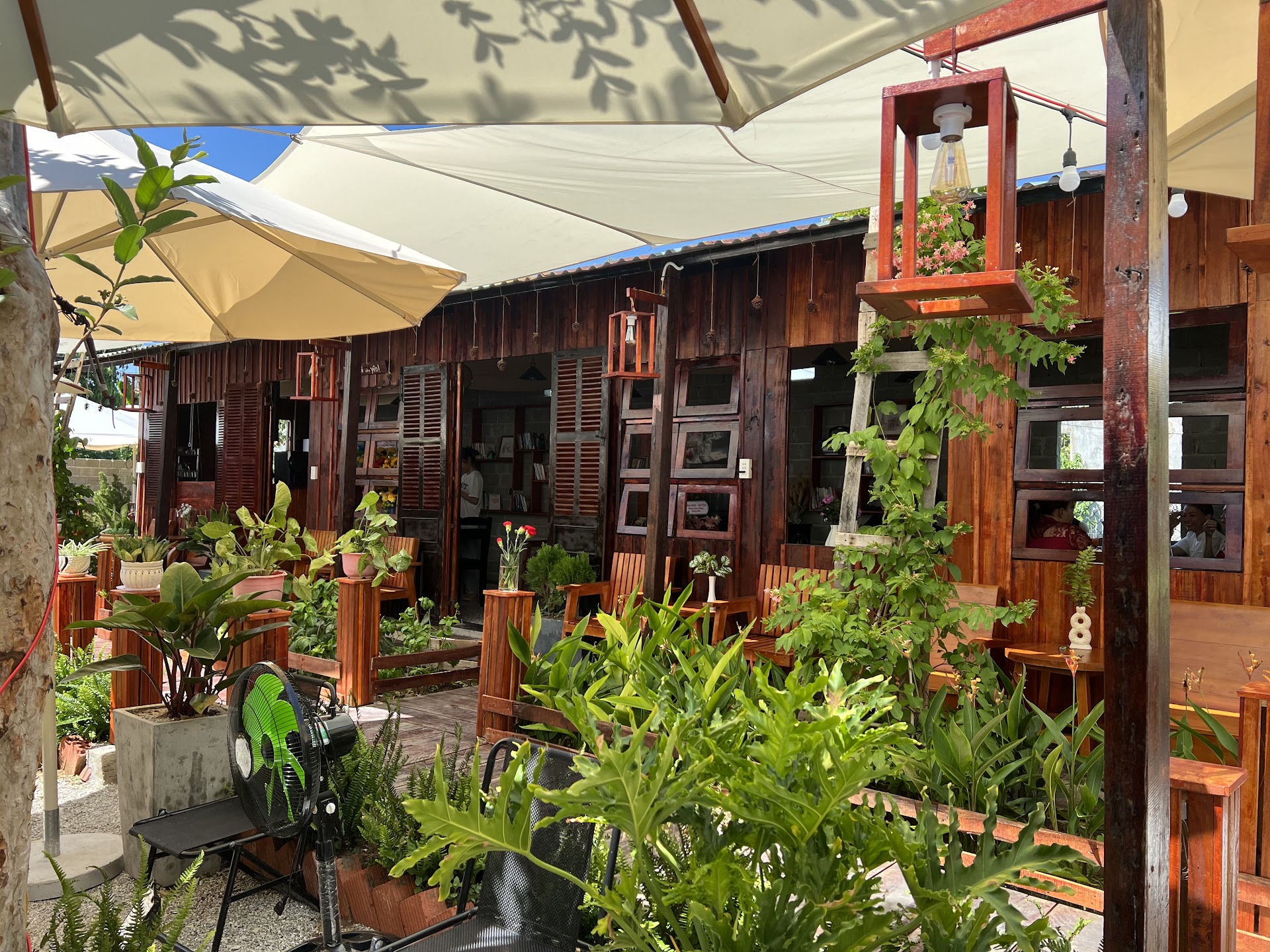 Tiệm cà phê An Yên