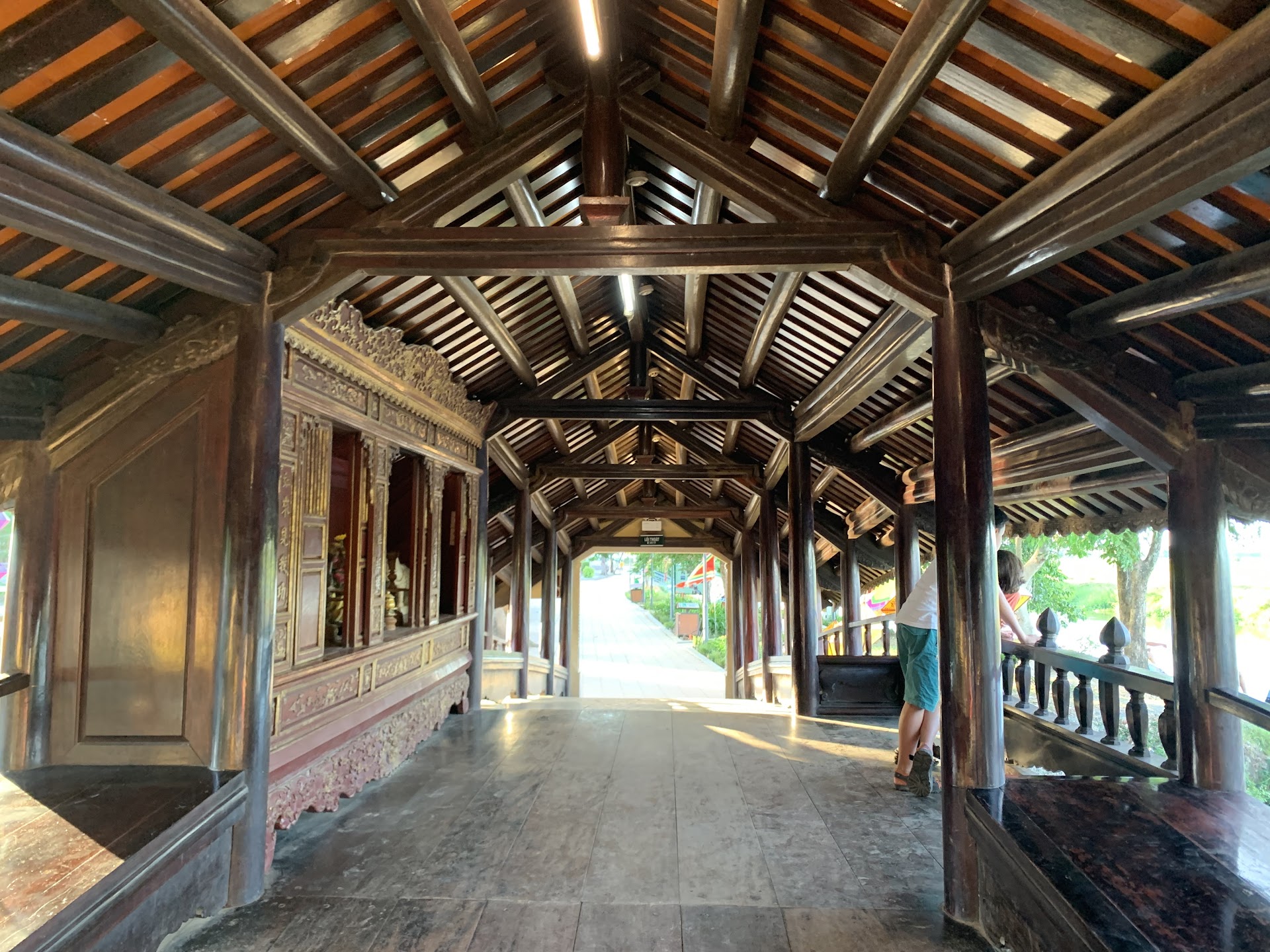 Cầu ngói Thanh Toàn