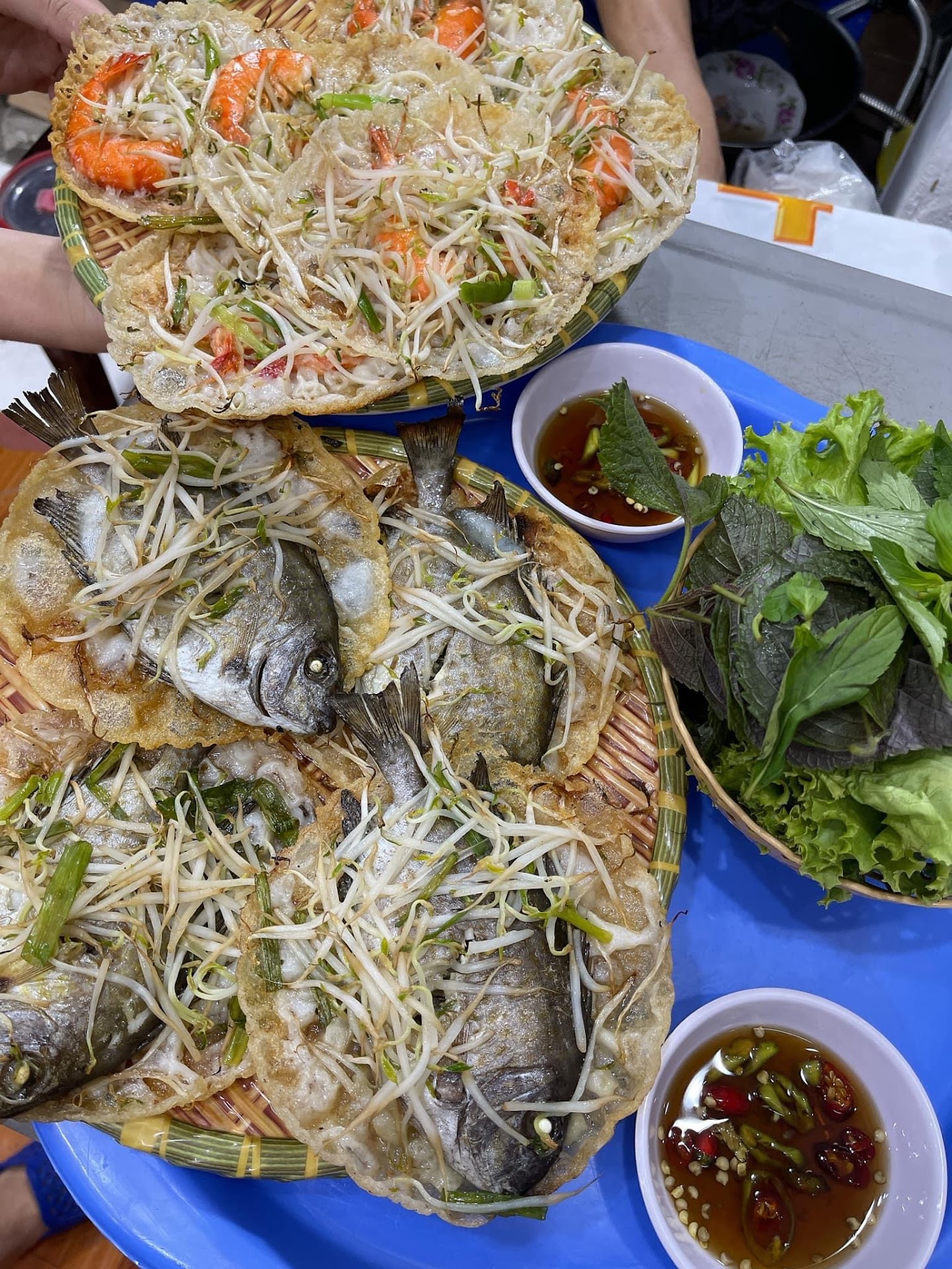 Bánh Xèo Cá Kình O Lợi