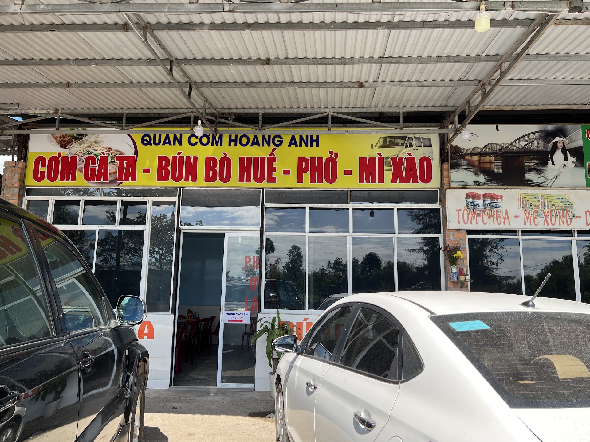 Quán cơm Hoàng Anh