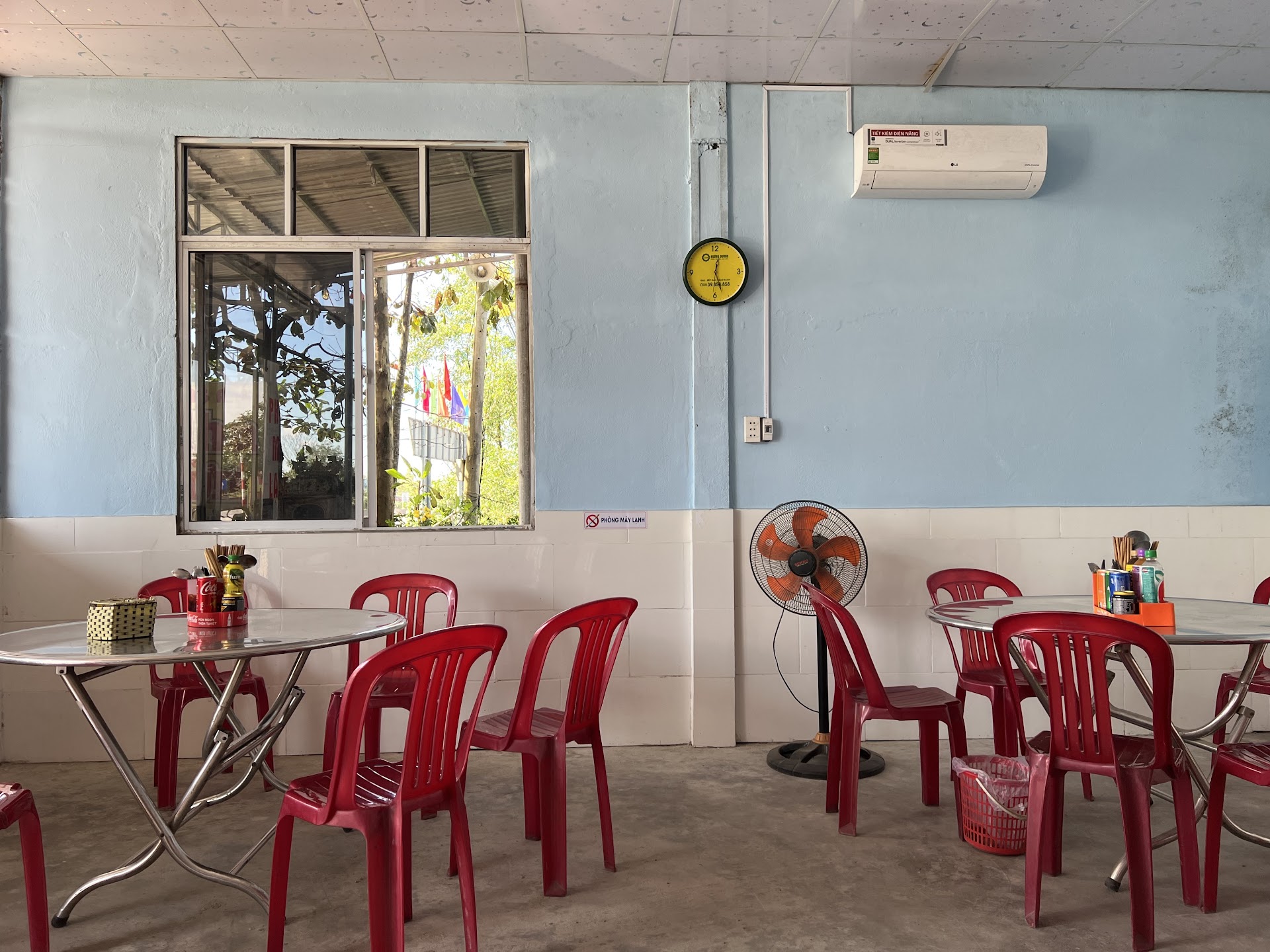 Quán cơm Hoàng Anh