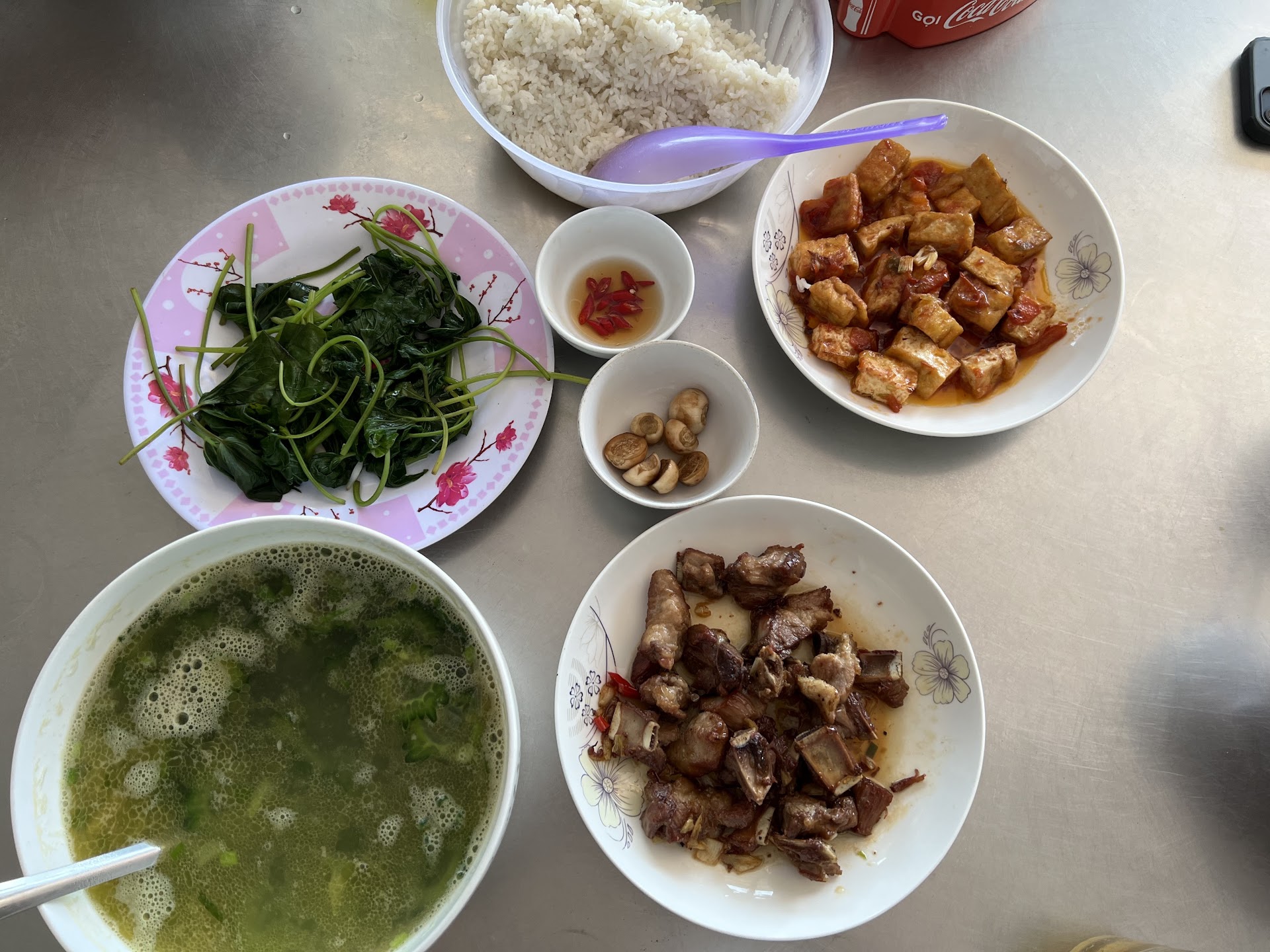 Quán cơm Hoàng Anh