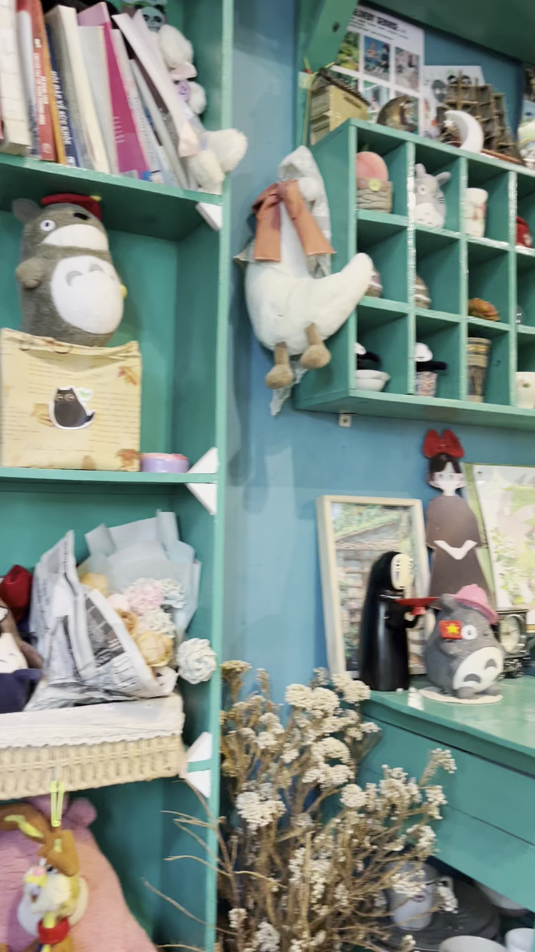 Ants Cafe (Tiệm cà phê Kiến)