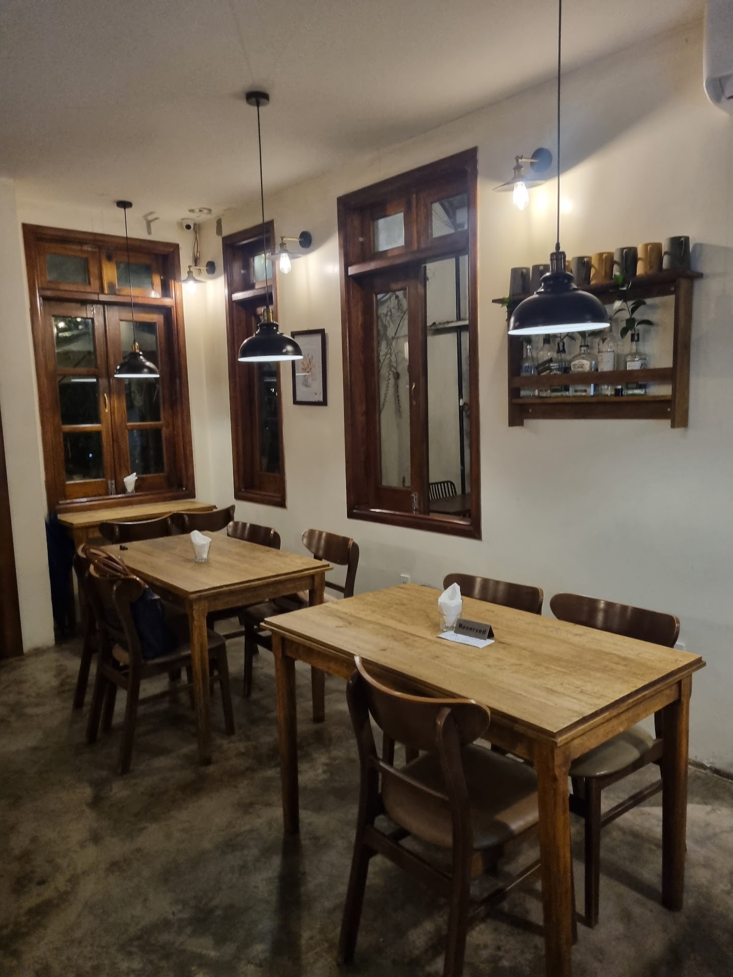 Feribe Cafe & Bistro