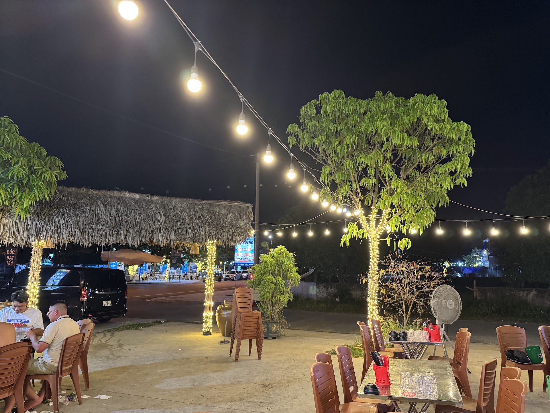 Nhà hàng Vườn Lá