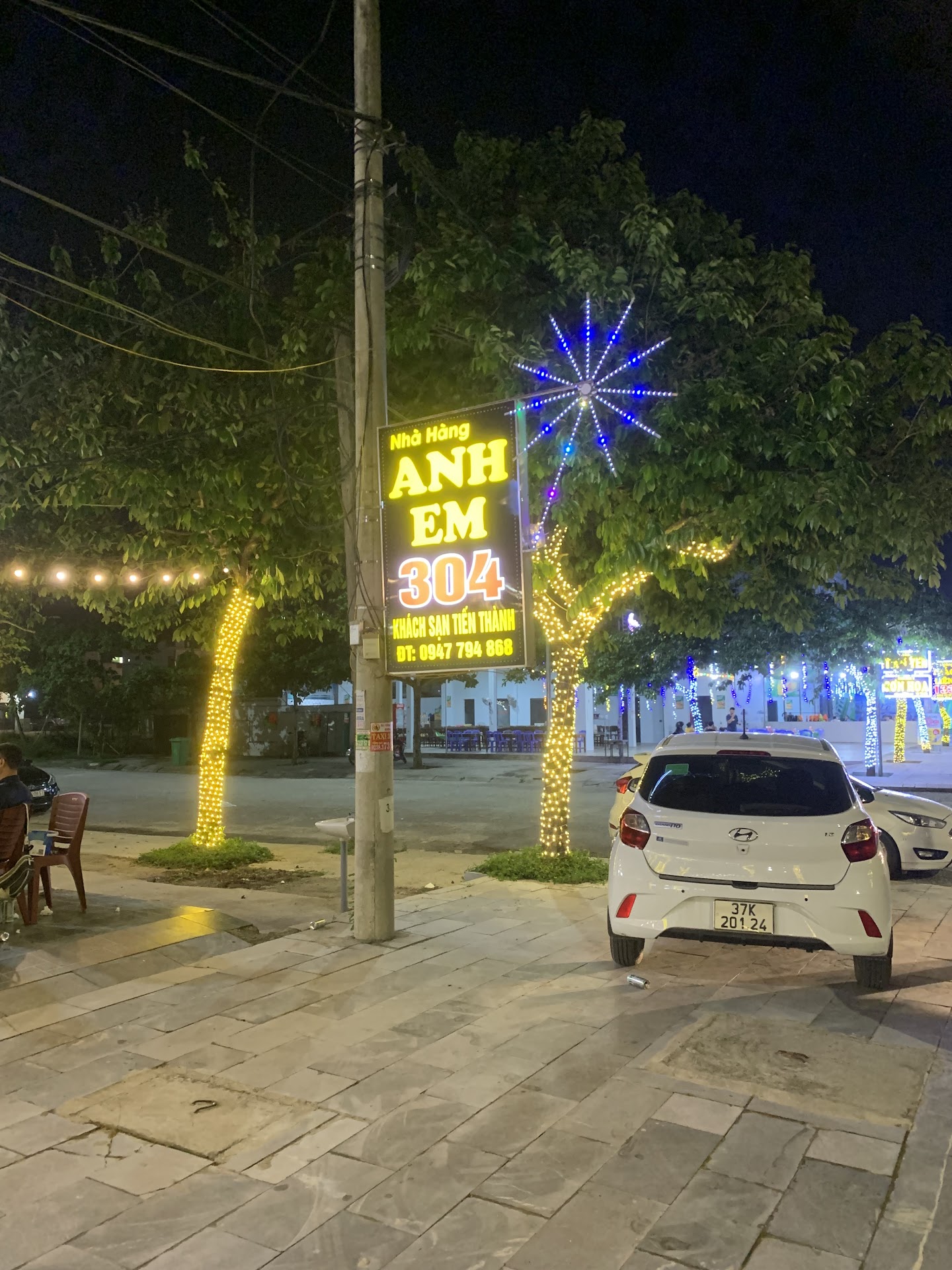 Nhà hàng Anh Em 304