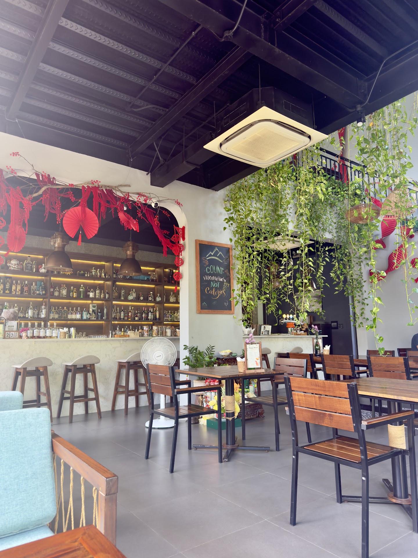 Son Tra Retreat - Garden Lounge & Eatery