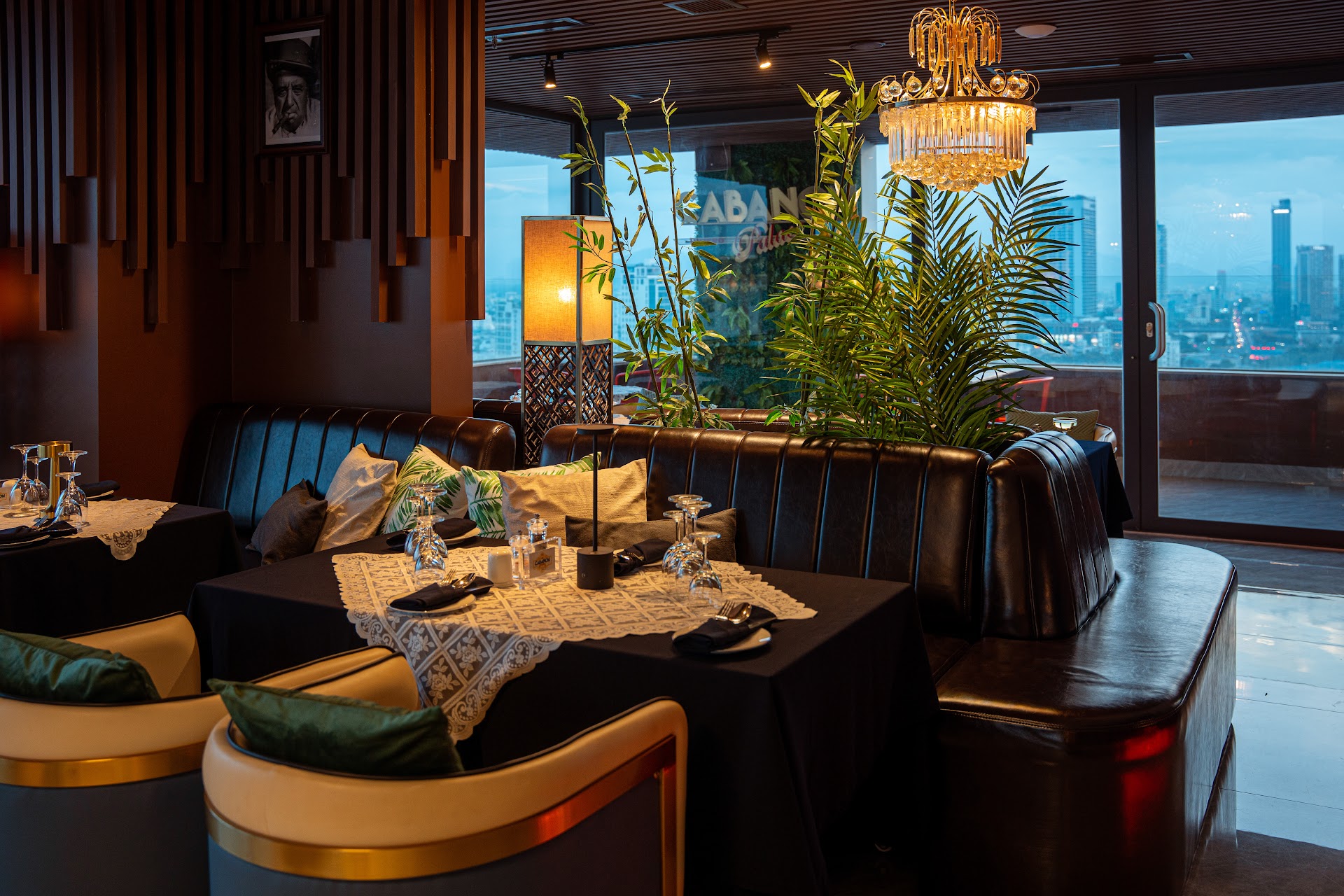 Nhà hàng Cabanon Palace