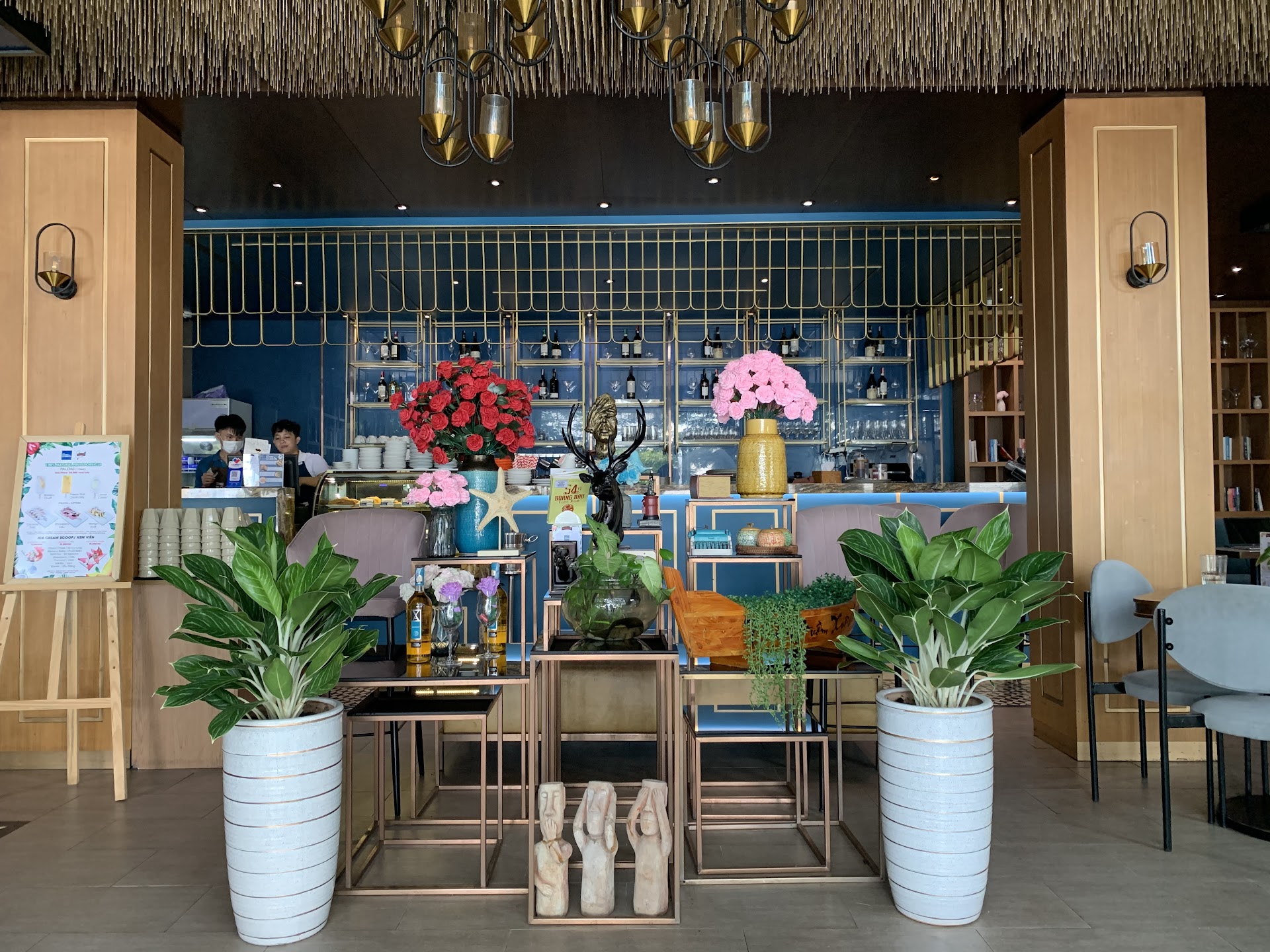 THE BOOKS GARDEN CAFE