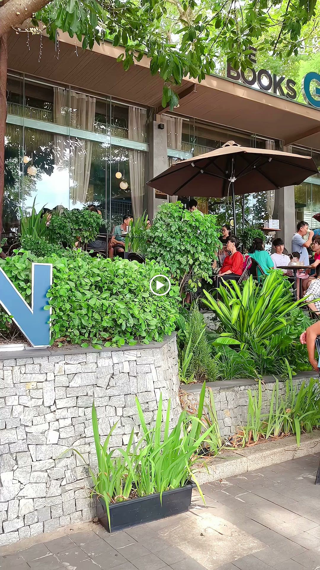 THE BOOKS GARDEN CAFE