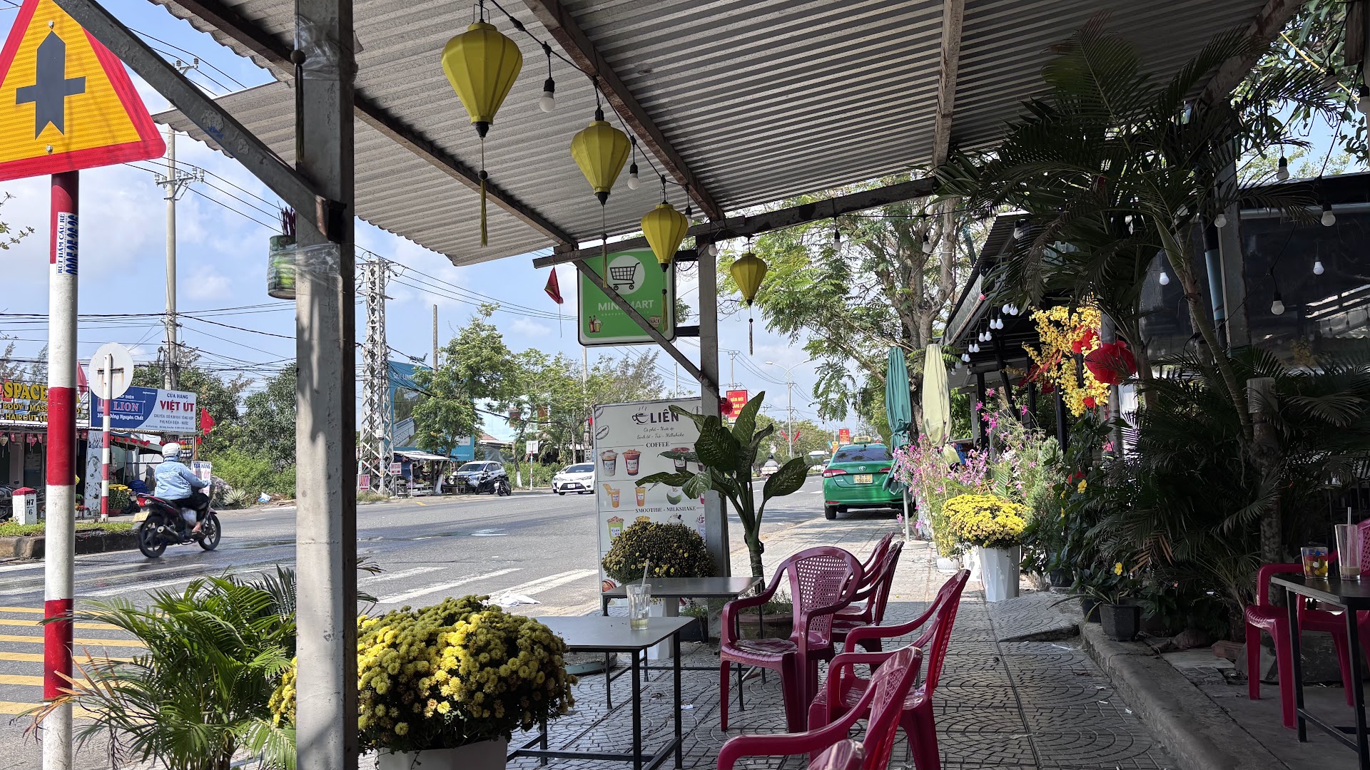 LIEN Coffee & Drinks ( Cafe Muối - Nước Mía-Dừa-Trà Tắc)