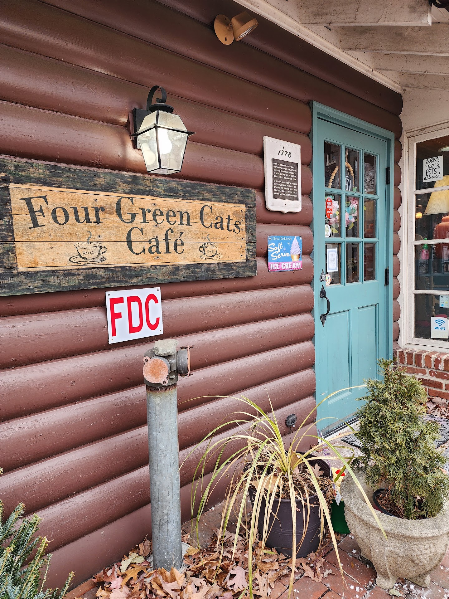 Four Green Cats Cafe