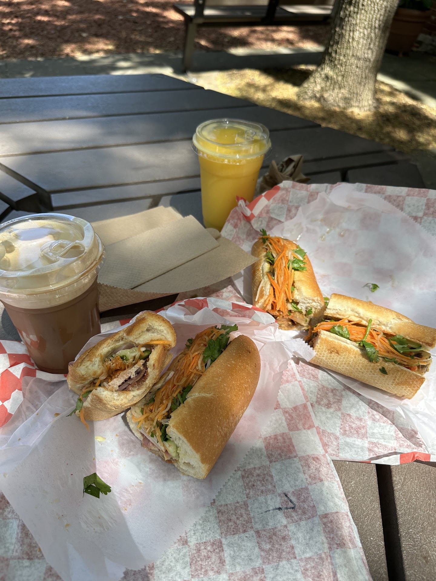 Café Couleur Banh mì