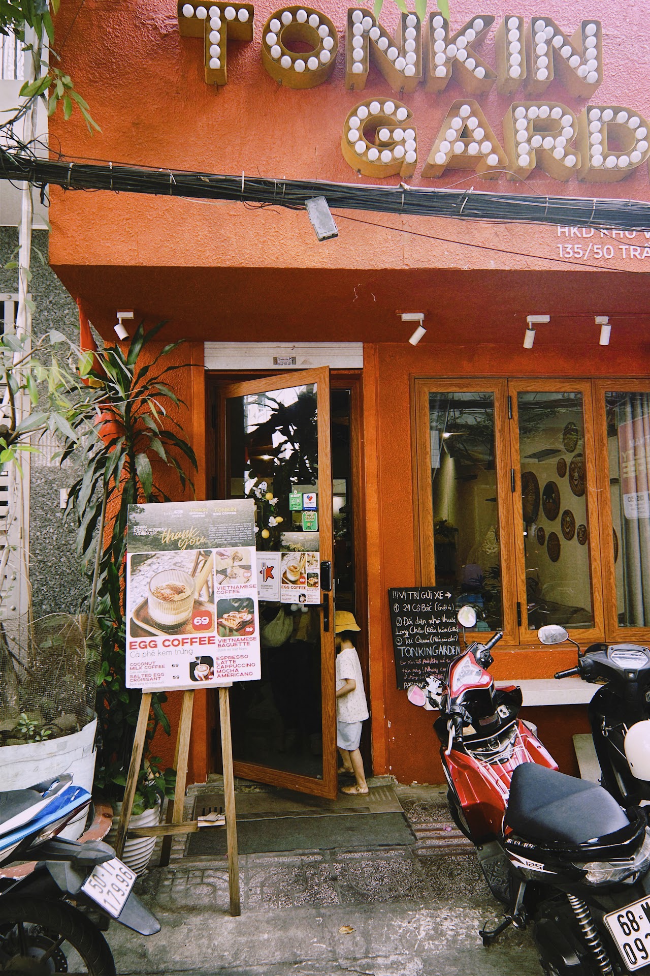 Tonkin Garden Egg Coffee & Eatery [Cafe & Croissant]