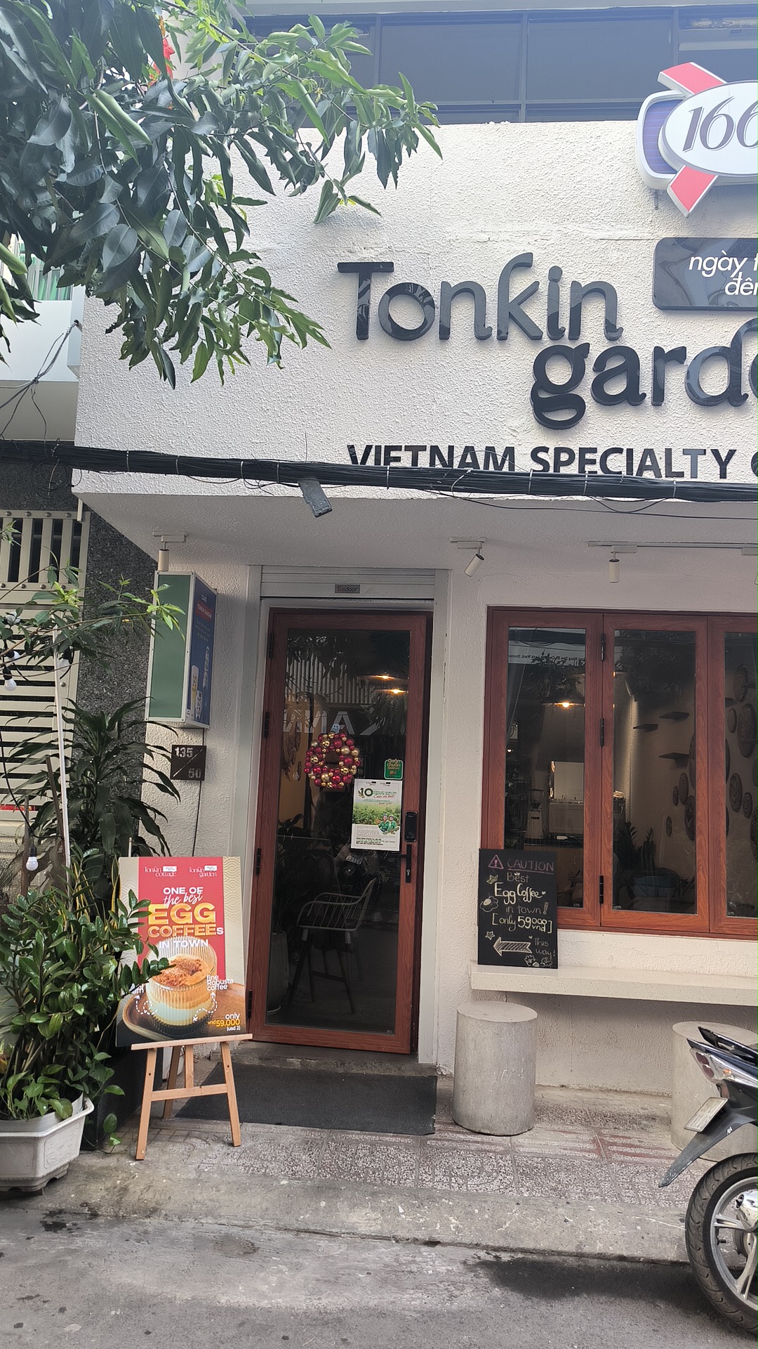 Tonkin Garden Egg Coffee & Eatery [Cafe & Croissant]