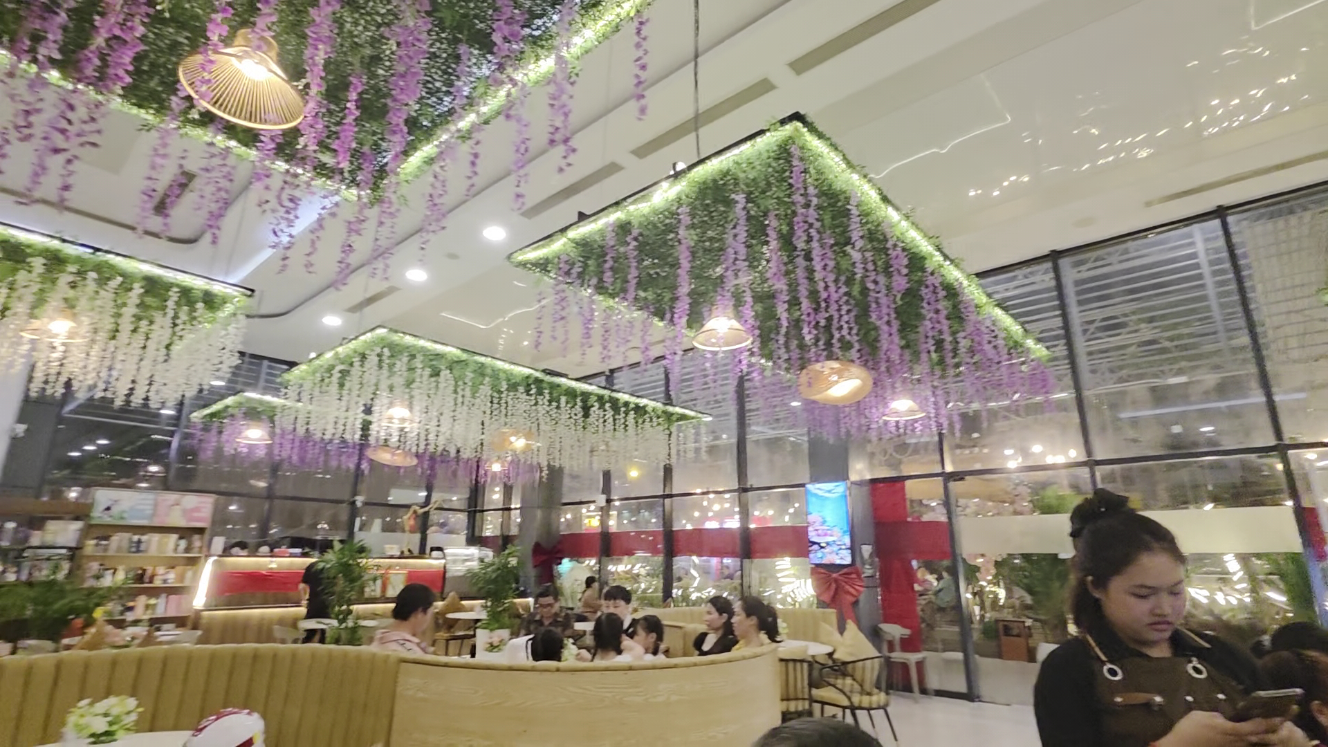 Cafe Bistro Kingdom - 334 Tô Hiến Thành