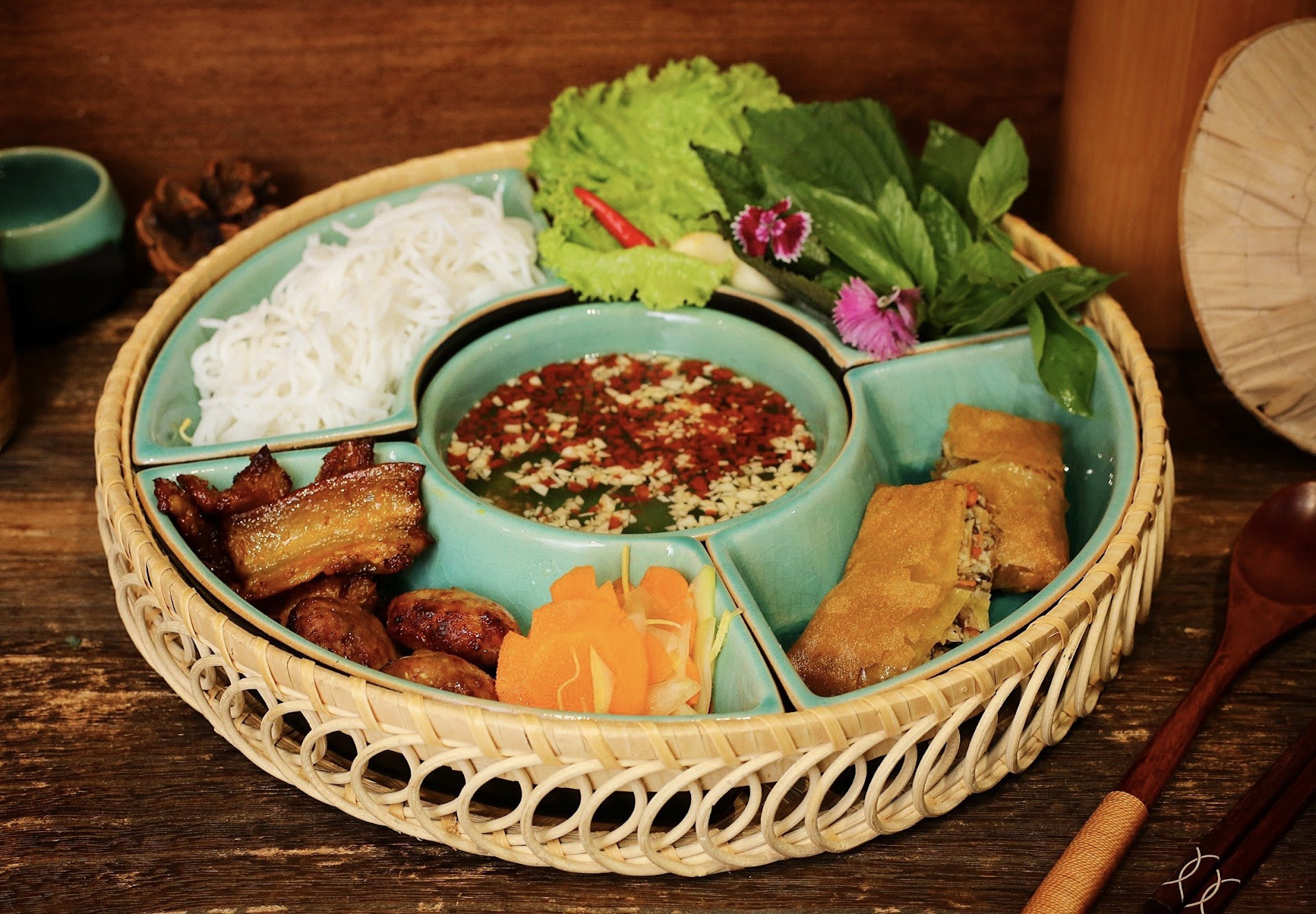 Cafe Bistro Kingdom - 334 Tô Hiến Thành