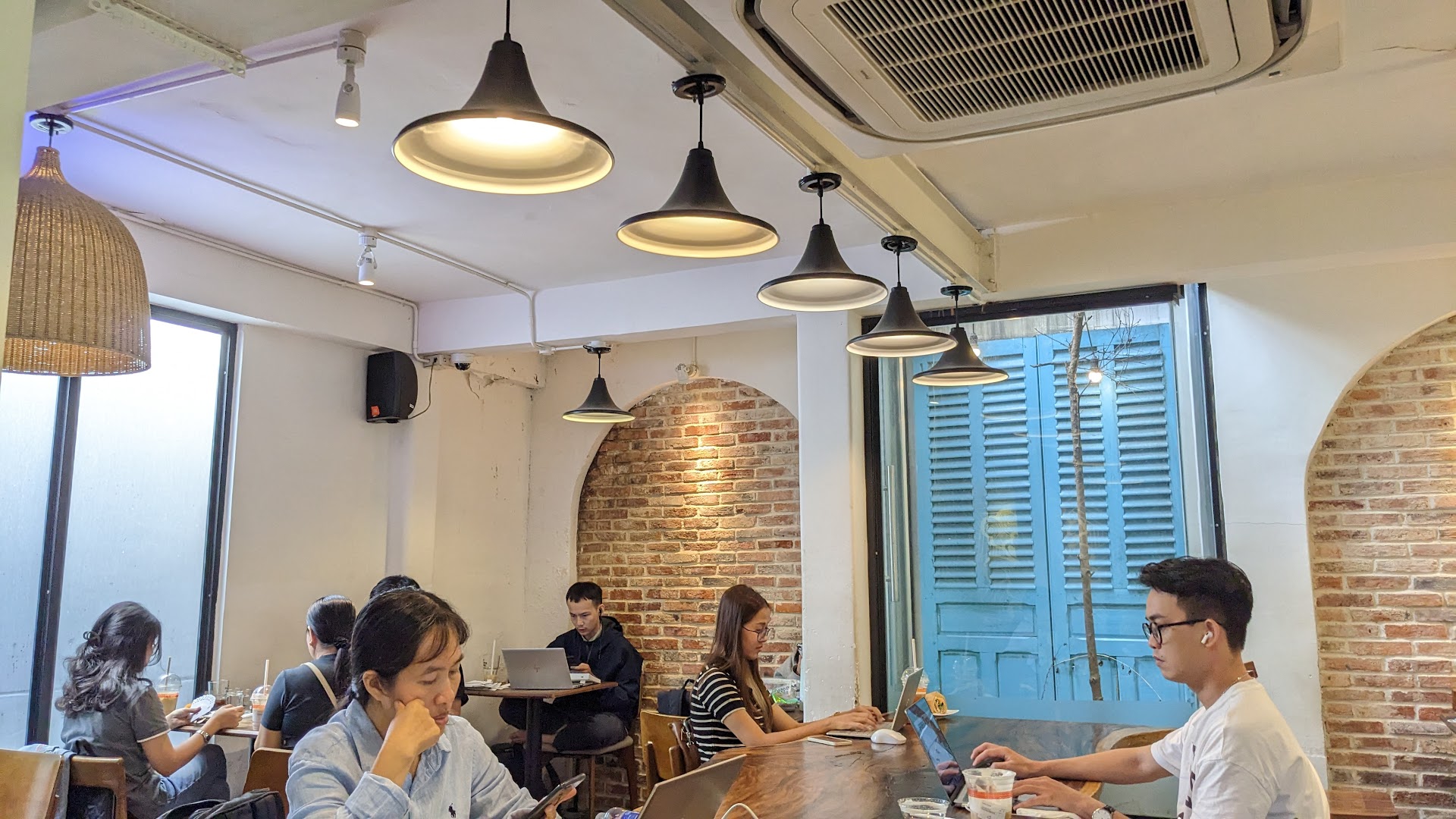 The Coffee House - Huỳnh Văn Bánh