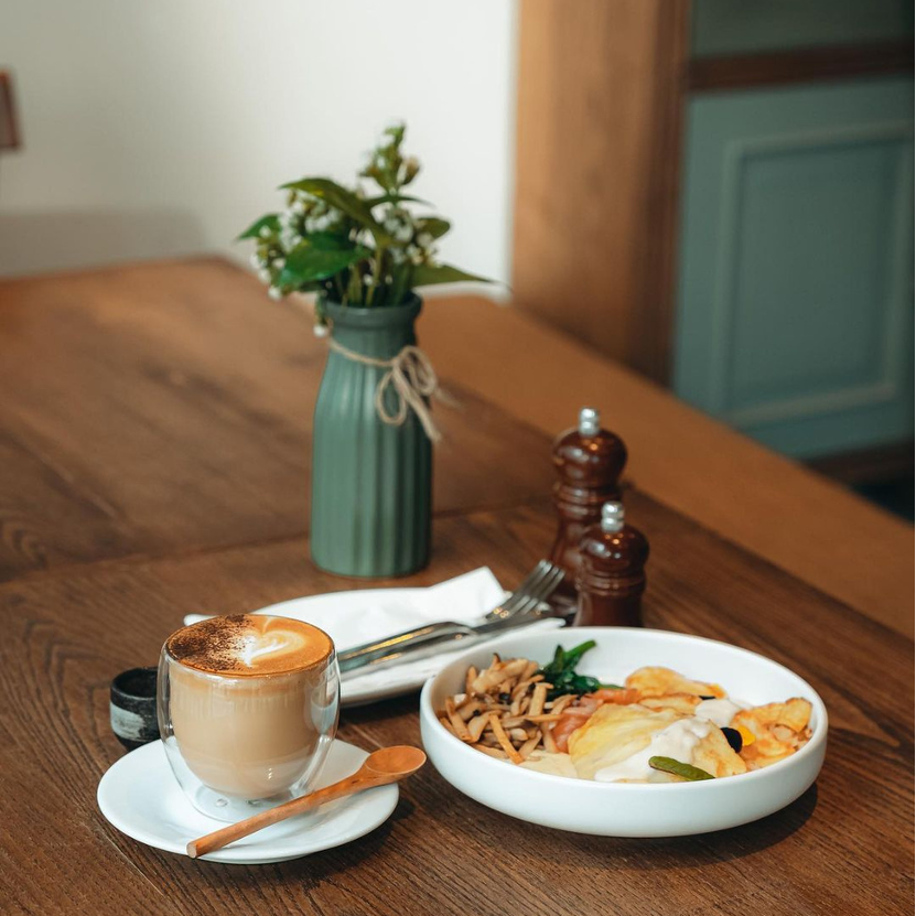 Le Comptoir Bistro & Books