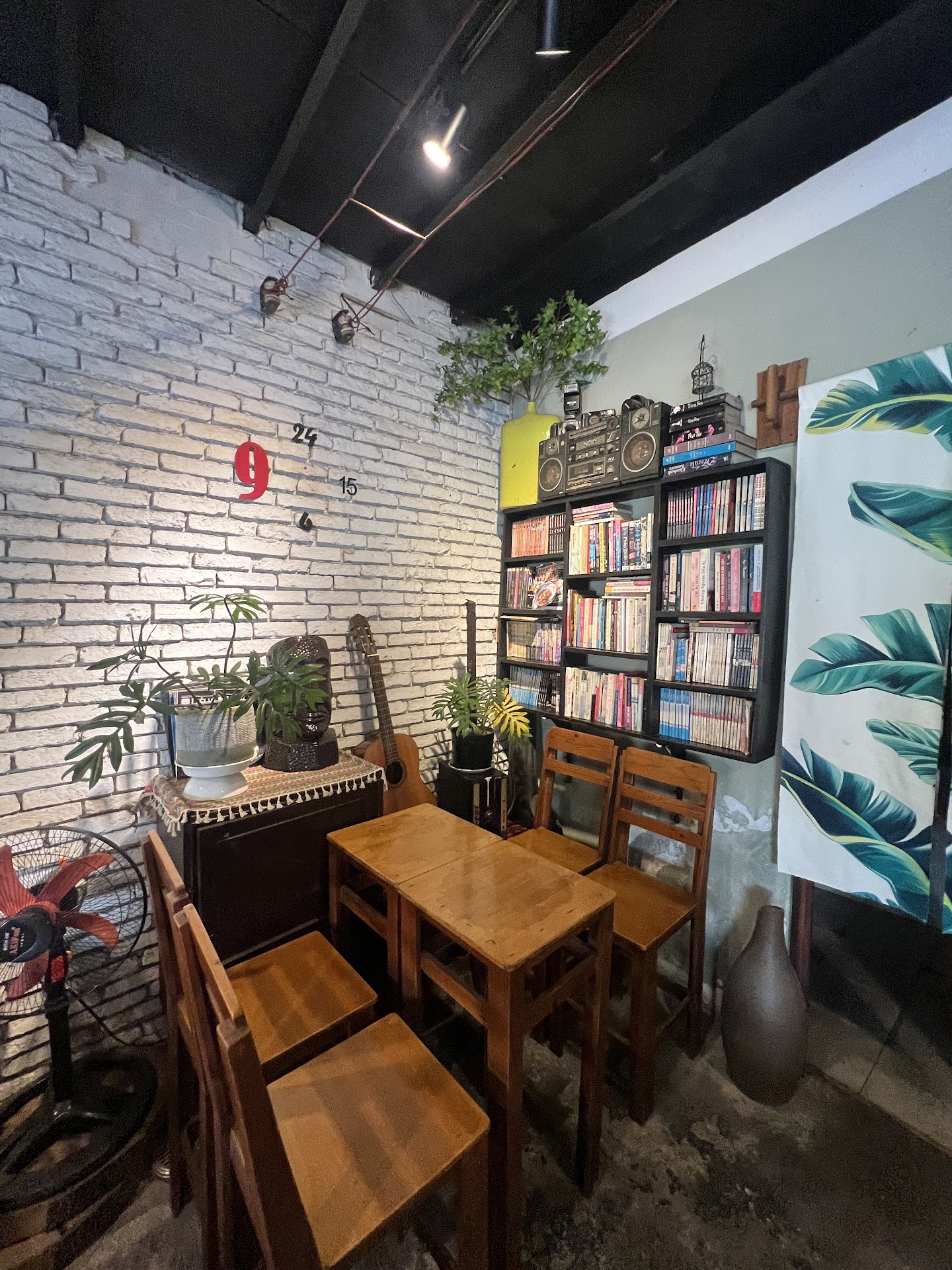 Cay Cot Dien - Café Books