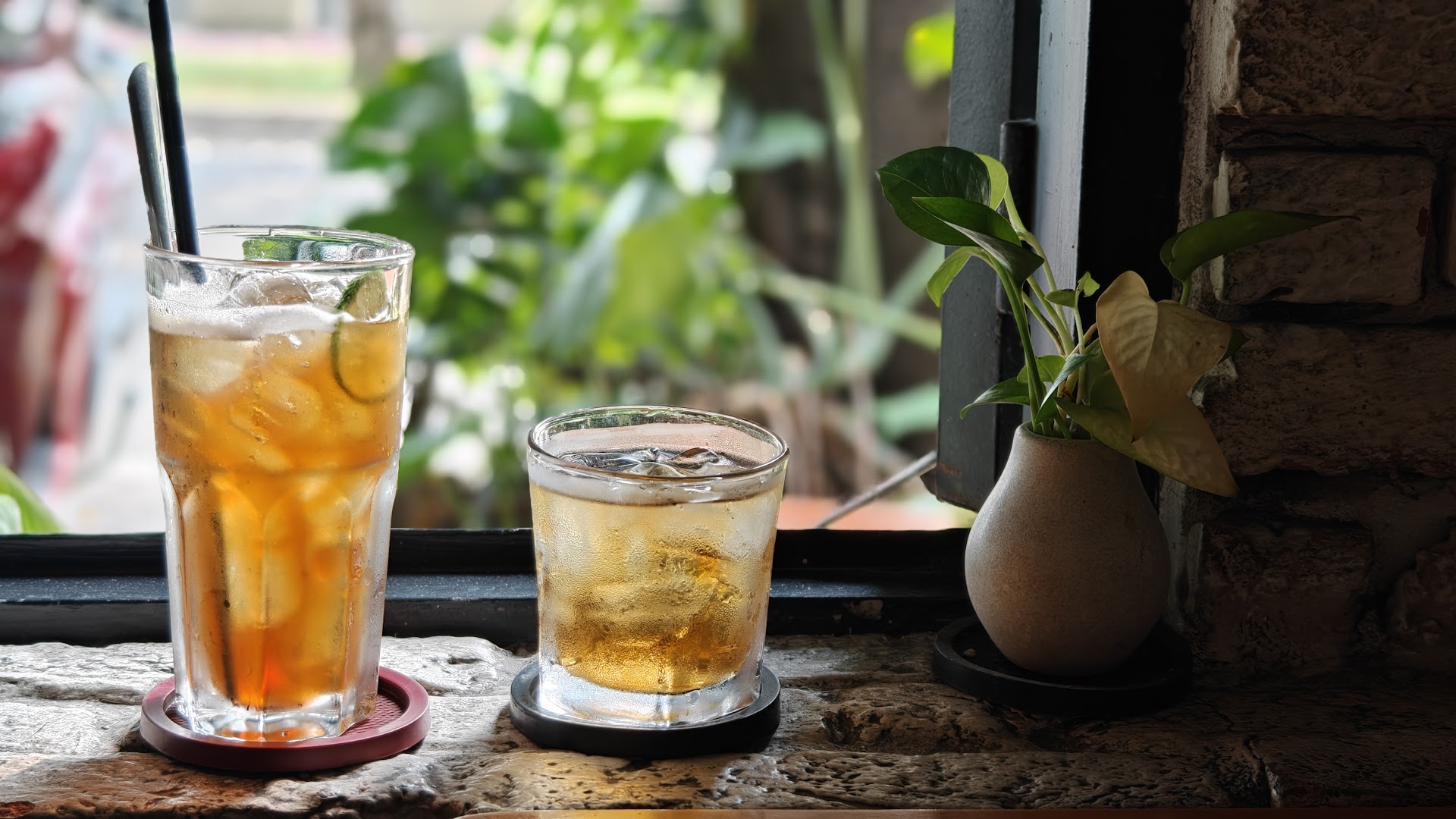 Cay Cot Dien - Café Books