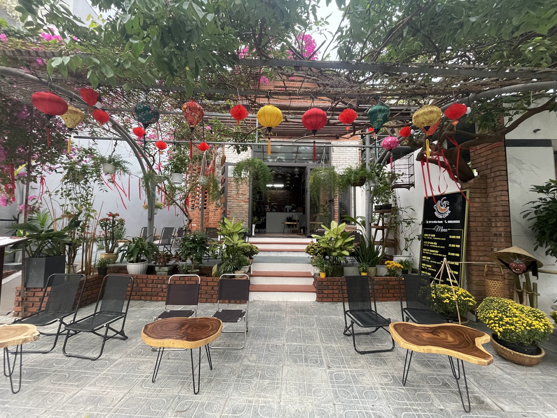 Moon Cafe - 209/29 Nguyễn Văn Thoại