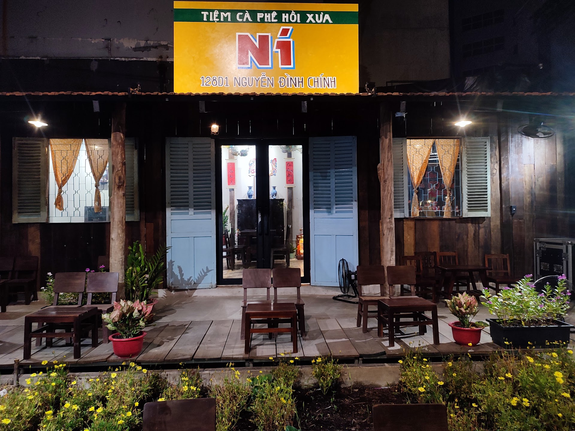 Tiệm cà phê hồi xưa Ní