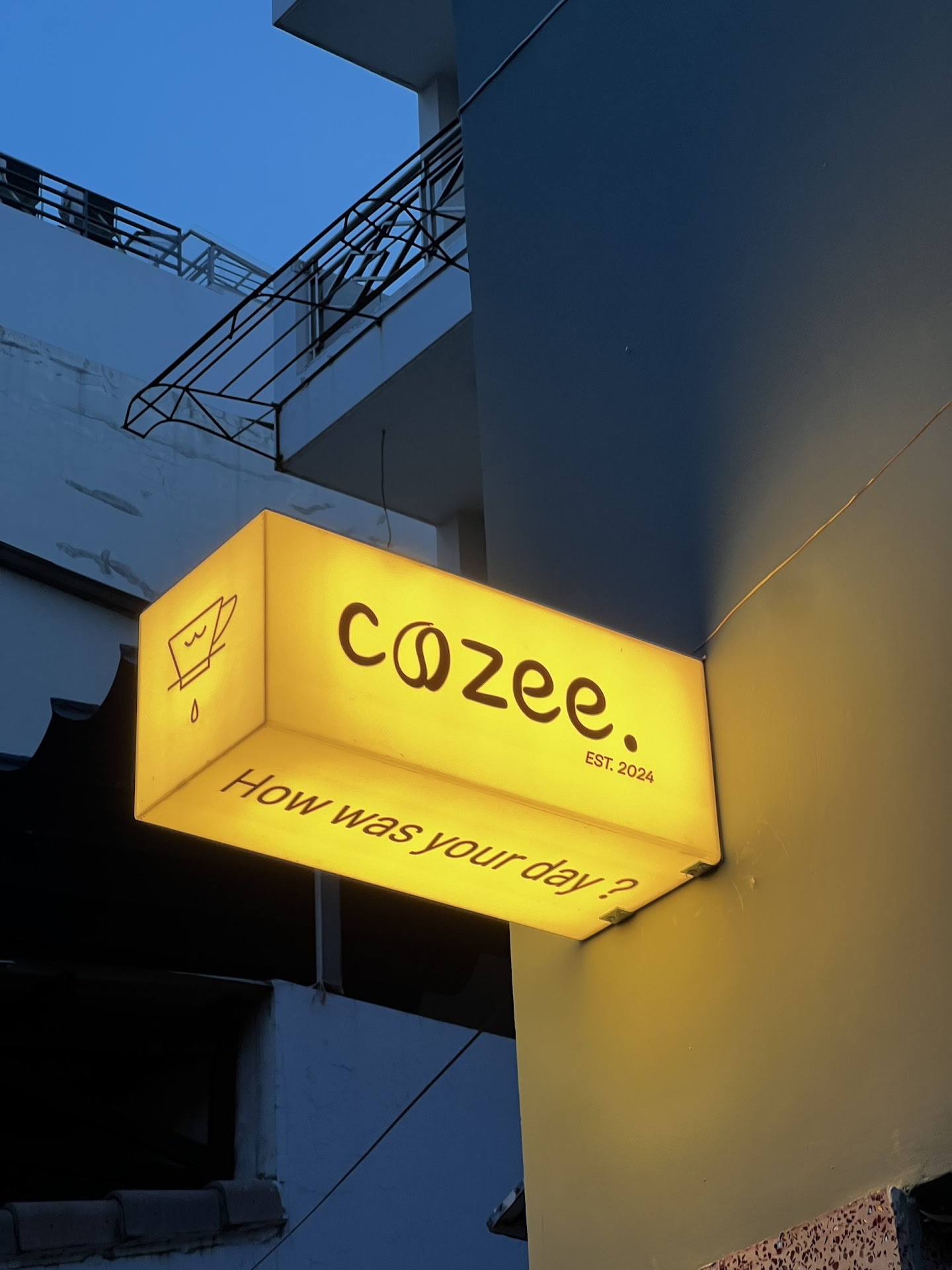 Cozee. Cafe