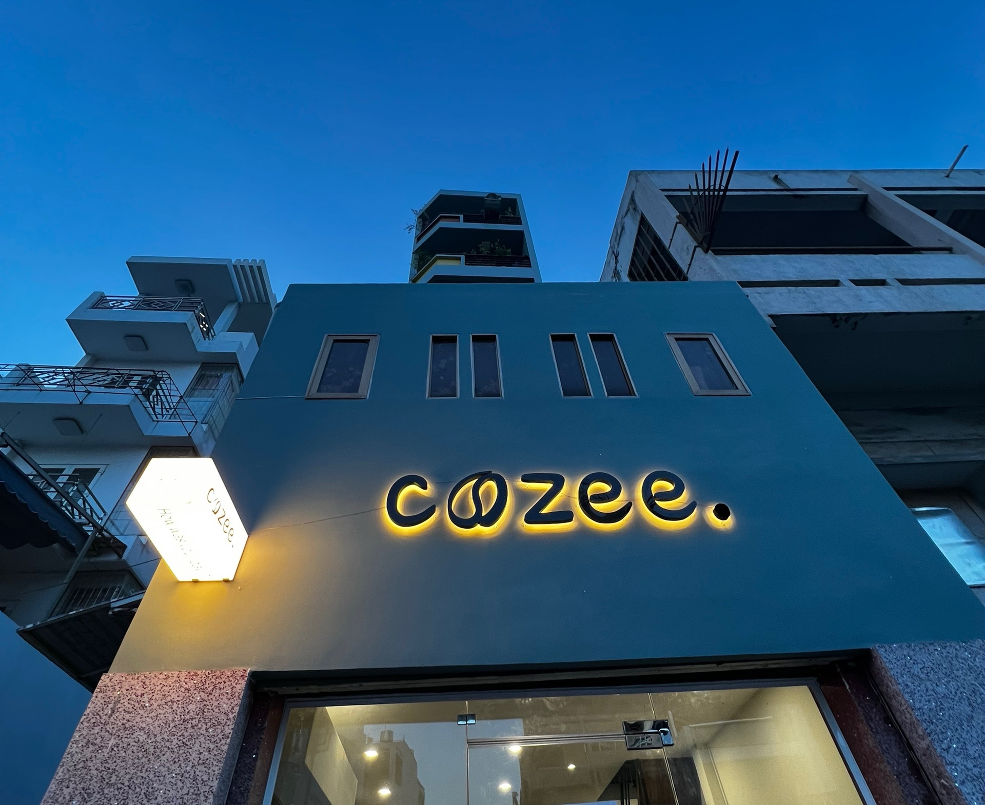 Cozee. Cafe