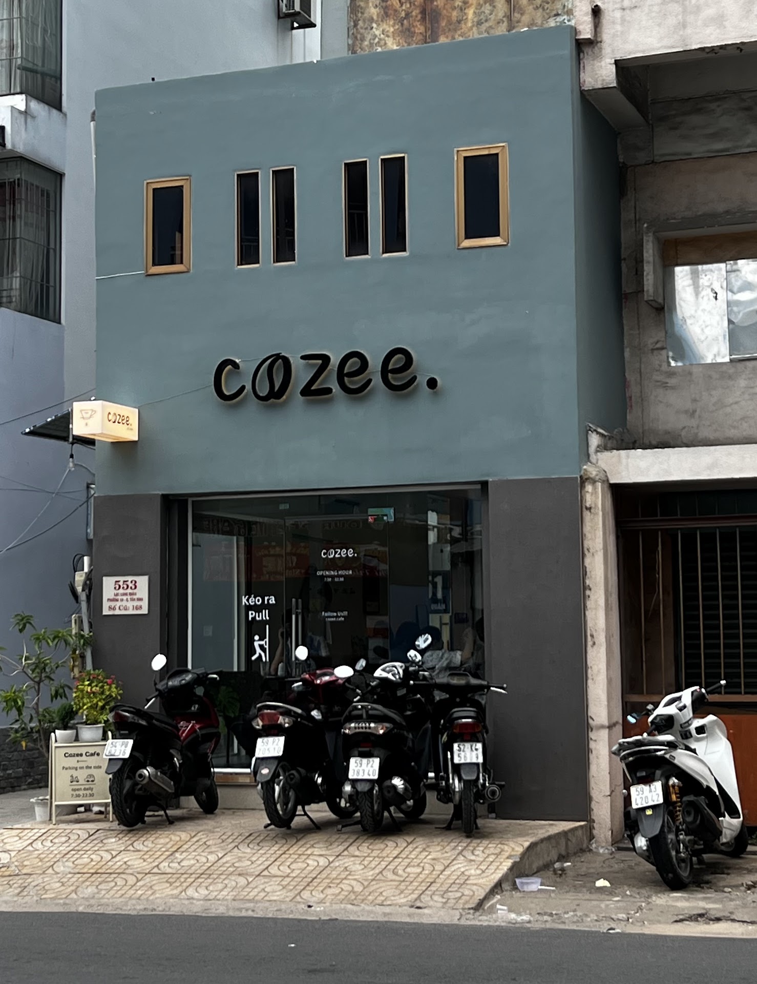 Cozee. Cafe