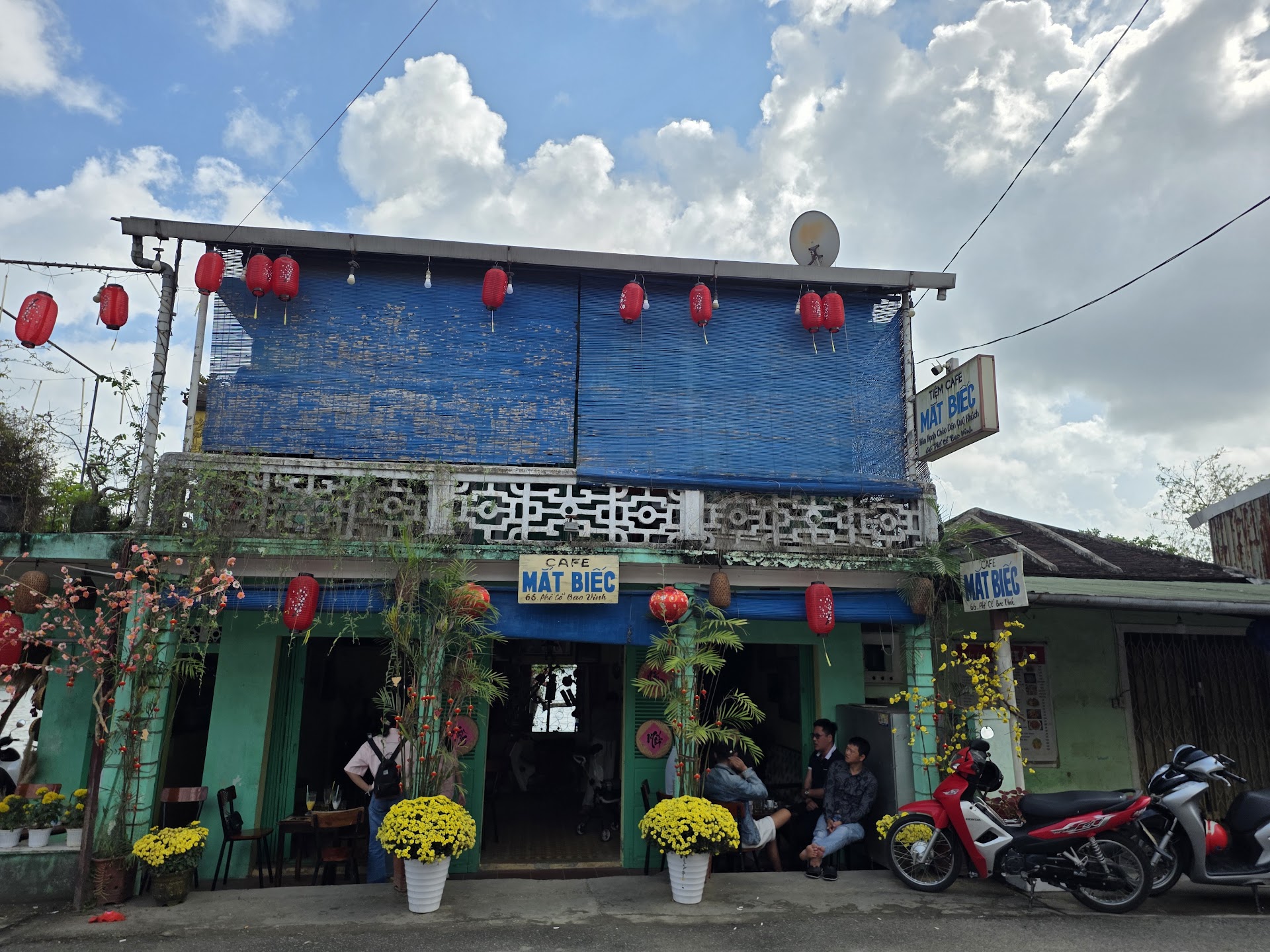 Cà Phê Mắt Biếc