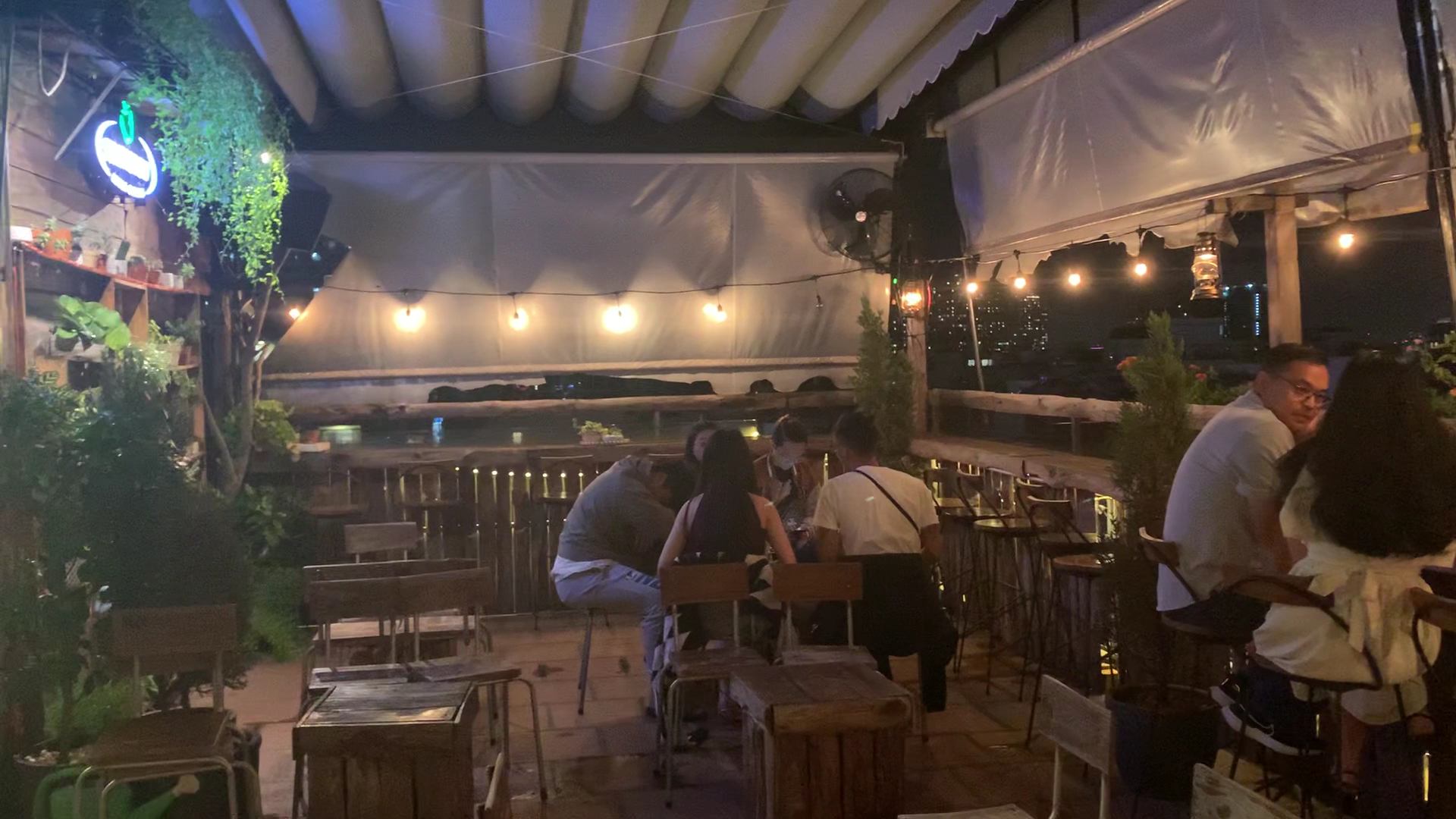 Chênh Vênh Rooftop